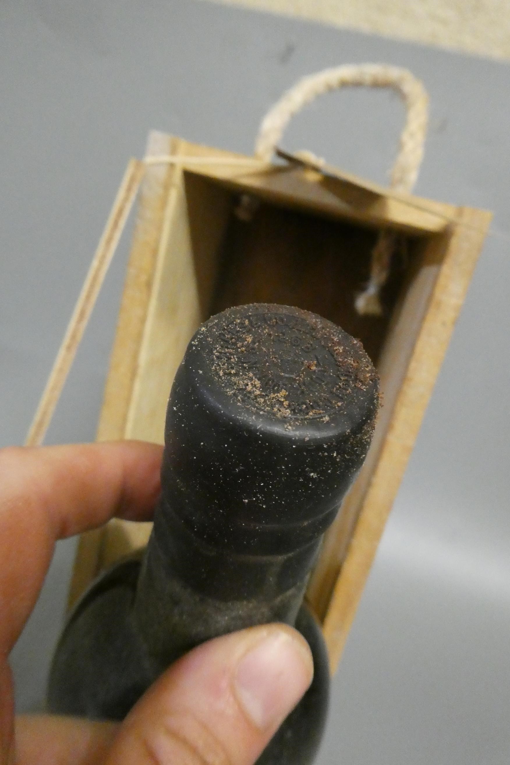 1 bottle Cockburn's 1963 vintage port (Est. plus 24% premium inc. VAT) Image