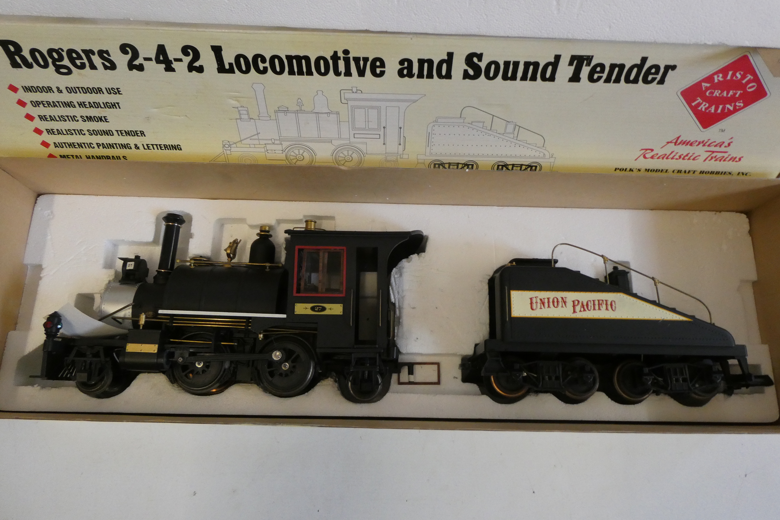 Aristocraft Rogers locomotive and sound tender finished in black Union Pacific, boxed, good Image