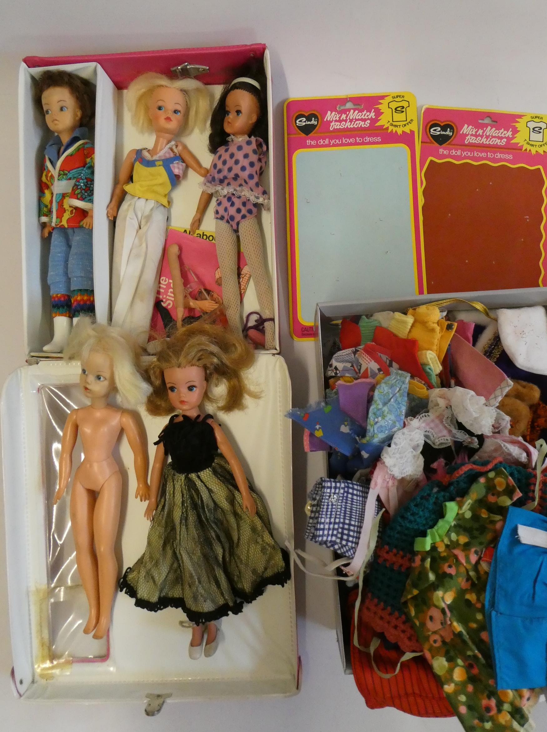 5 Sindy dolls in carrying case, together with a large quantity of Sindy clothes and accessories Image