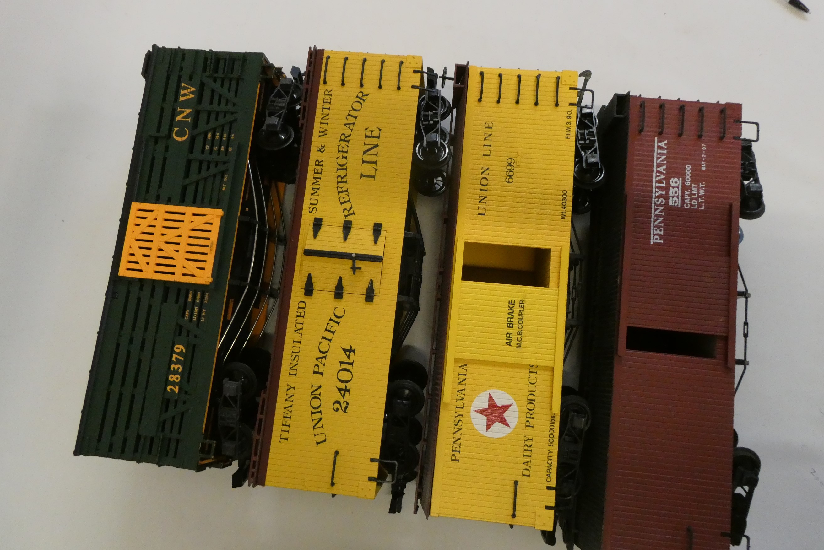 Five Bachmann American Railways goods trucks comprising three log wagons, open truck and caboose, Image