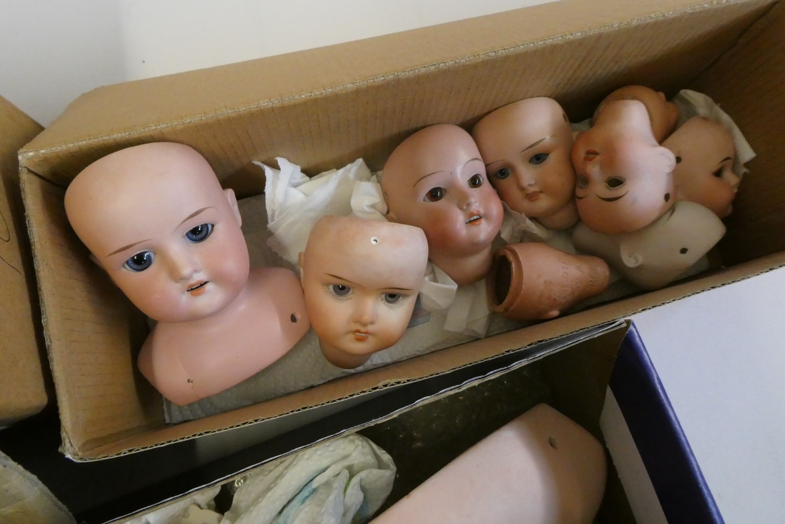 A quantity of bisque Image