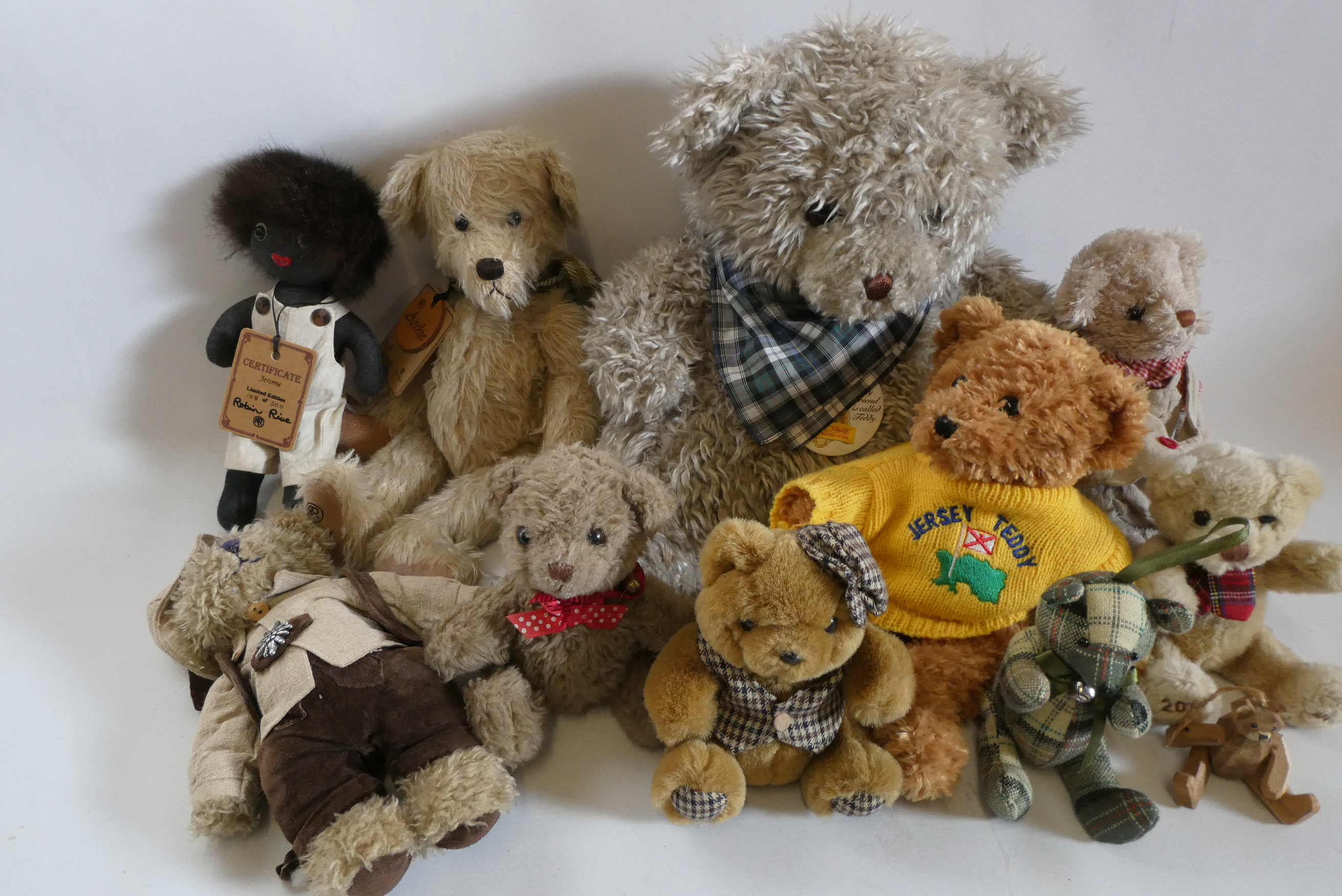 Eleven teddy bears and plush items, including two Robin Rive limited editions, a Gina bear and a Image