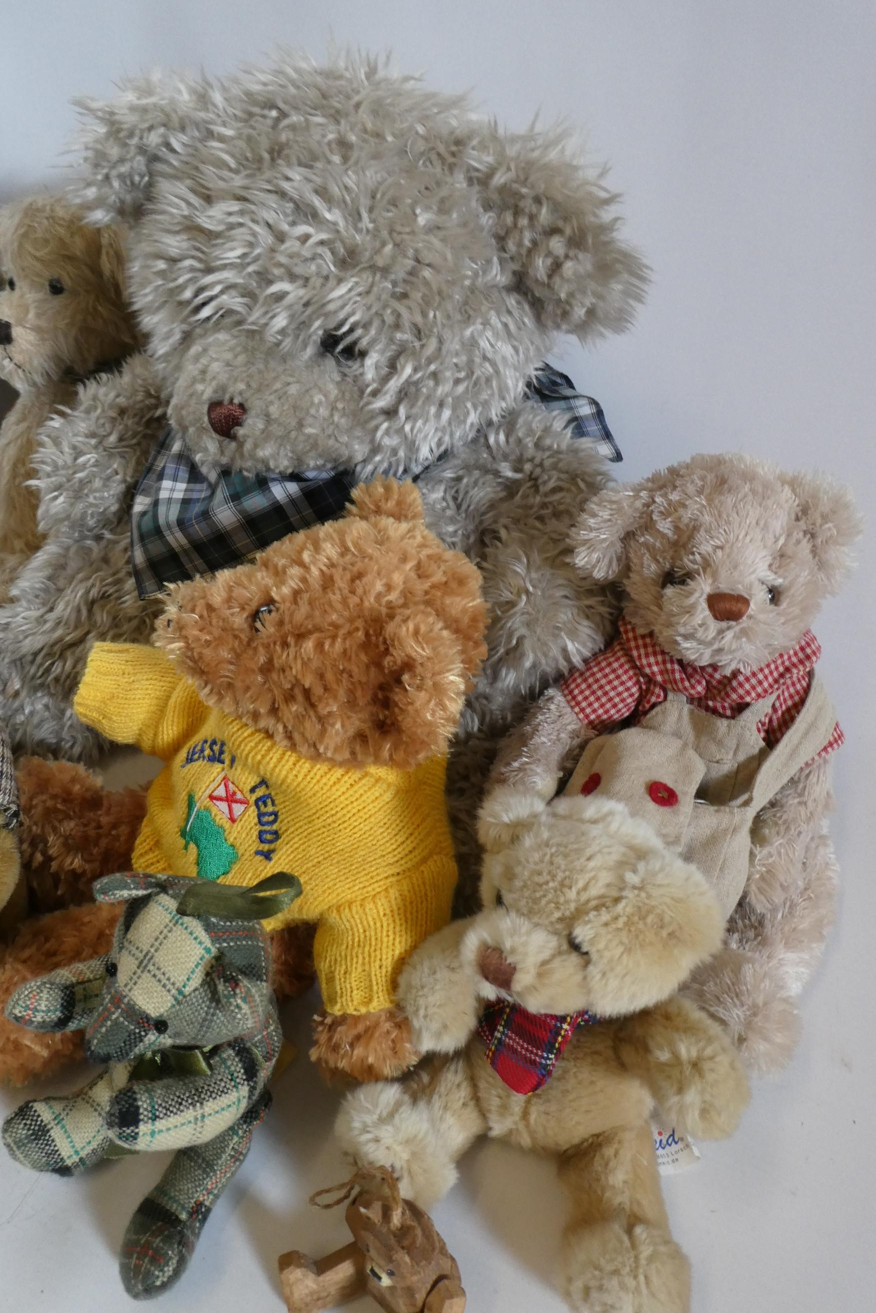 Eleven teddy bears and plush items, including two Robin Rive limited editions, a Gina bear and a Image