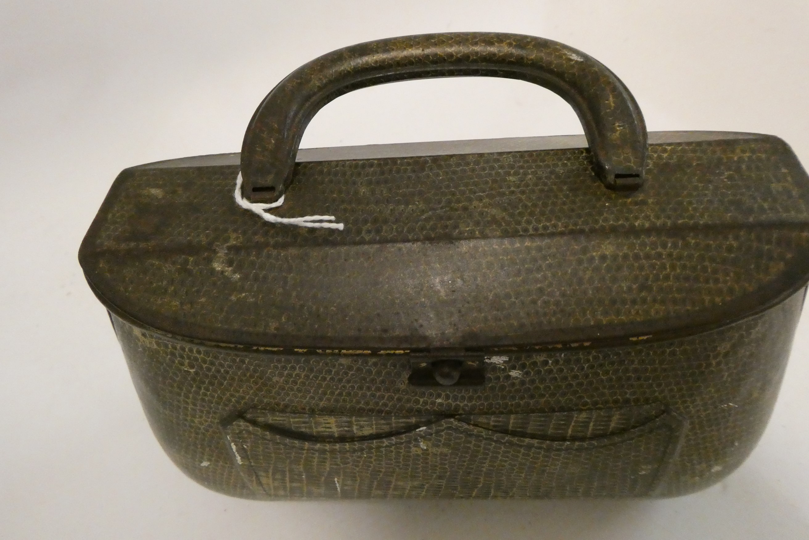 A Huntley & Palmers hand bag biscuit tin, Rd. No. 493911 Image