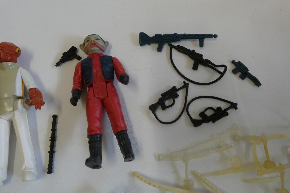 9 Star Wars figures and accessories, comprising Lobot, Teebo with card, Wicket, Logray, 2 Admiral Image