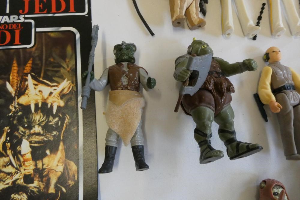 9 Star Wars figures and accessories, comprising Lobot, Teebo with card, Wicket, Logray, 2 Admiral Image