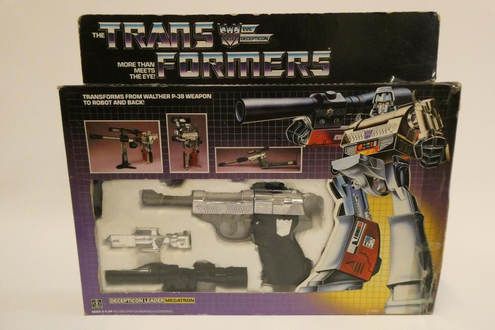 Transformers Decepticon Leader Walther P-38 Megatron, boxed, figure fair, box af Image