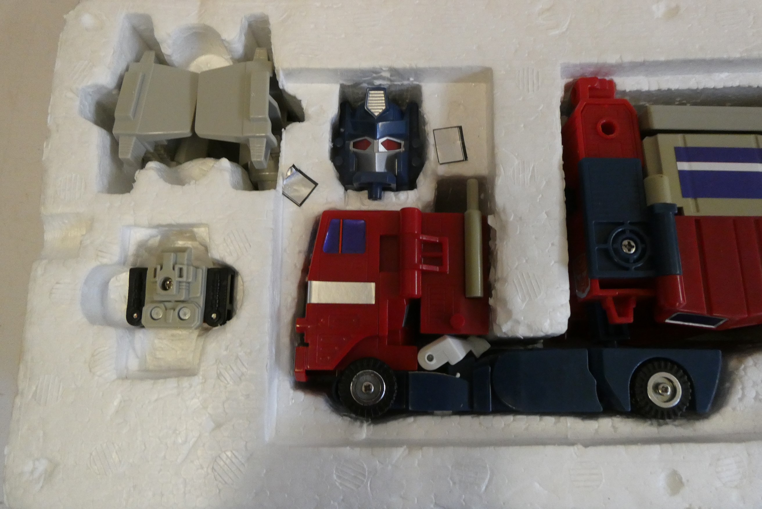 Transformer Optimus Prime, boxed, figure fair, box poor, af Image