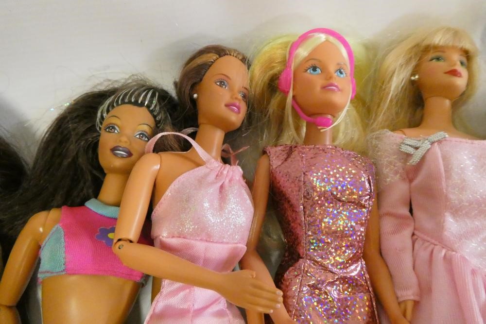 A box of Barbie accessories, Ken dolls, two Sindy dolls and Hasbro celebrity dolls etc, including a Image