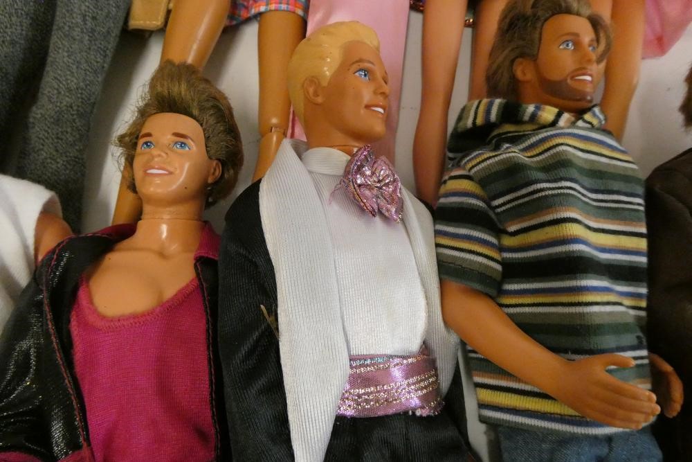 A box of Barbie accessories, Ken dolls, two Sindy dolls and Hasbro celebrity dolls etc, including a Image