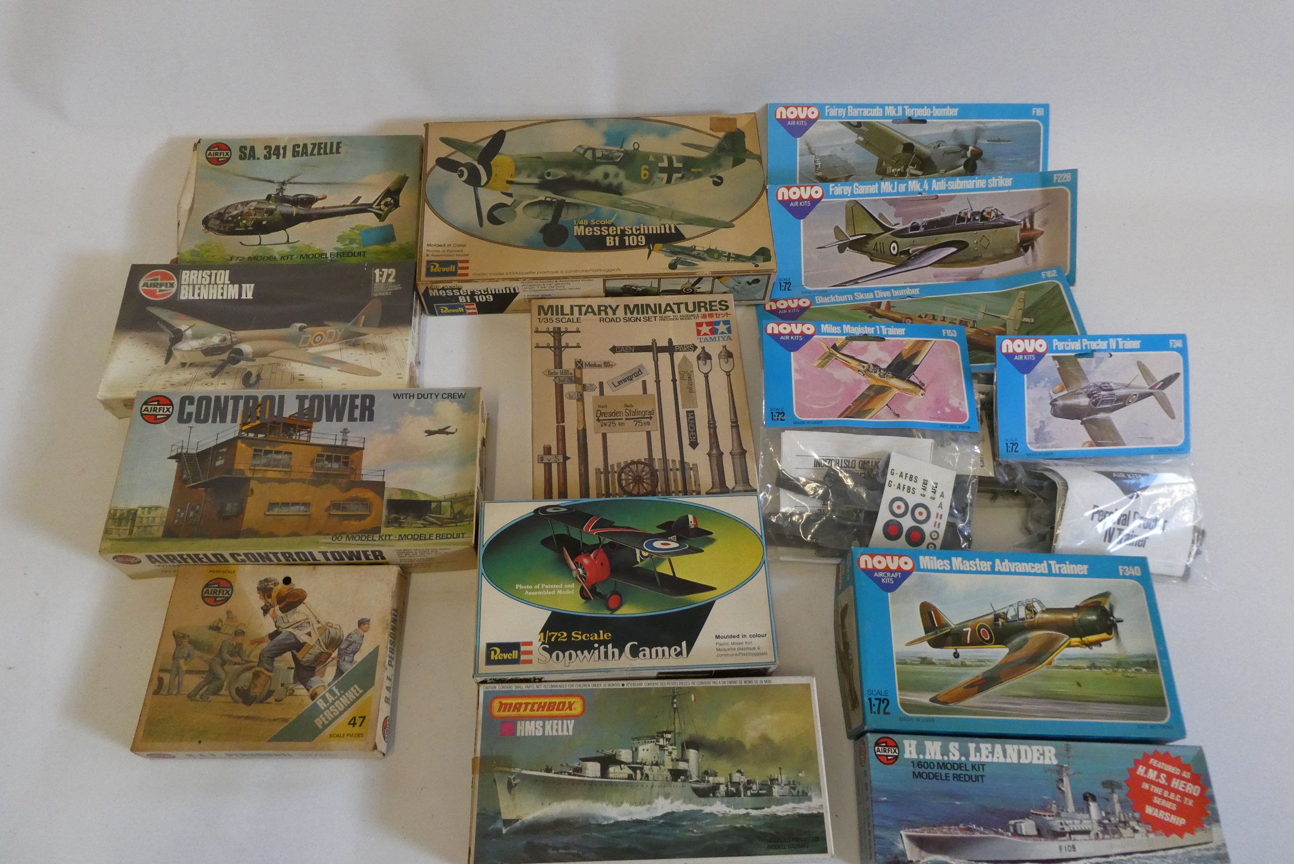 Twenty six plastic kit by Airfix and others, mostly aircraft subjects, all items boxed, unchecked Image