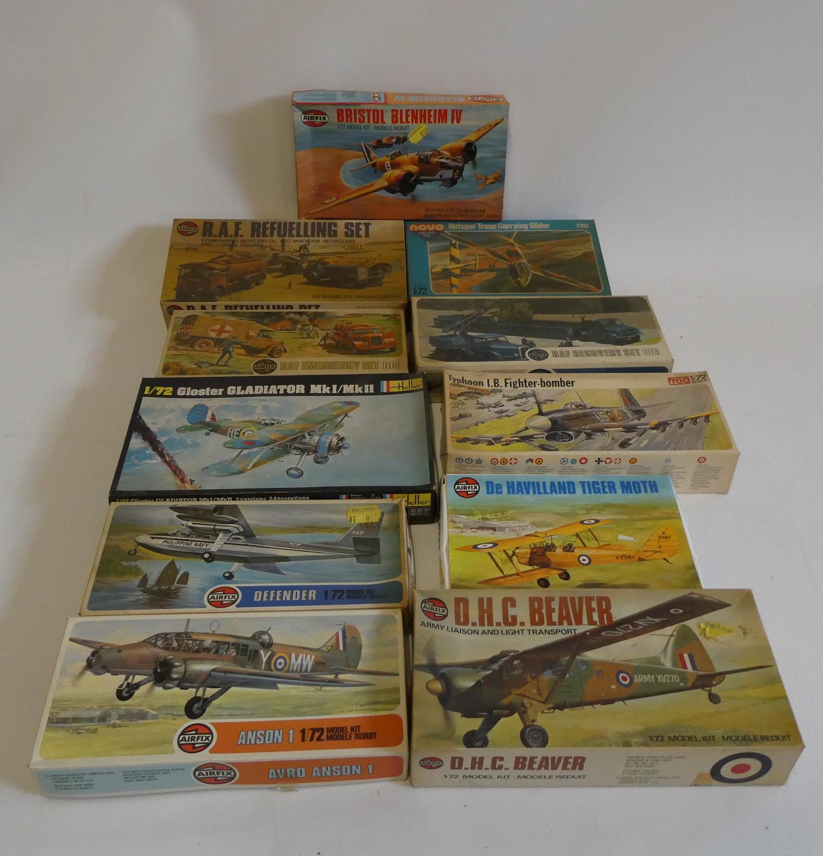 Twenty six plastic kit by Airfix and others, mostly aircraft subjects, all items boxed, unchecked Image