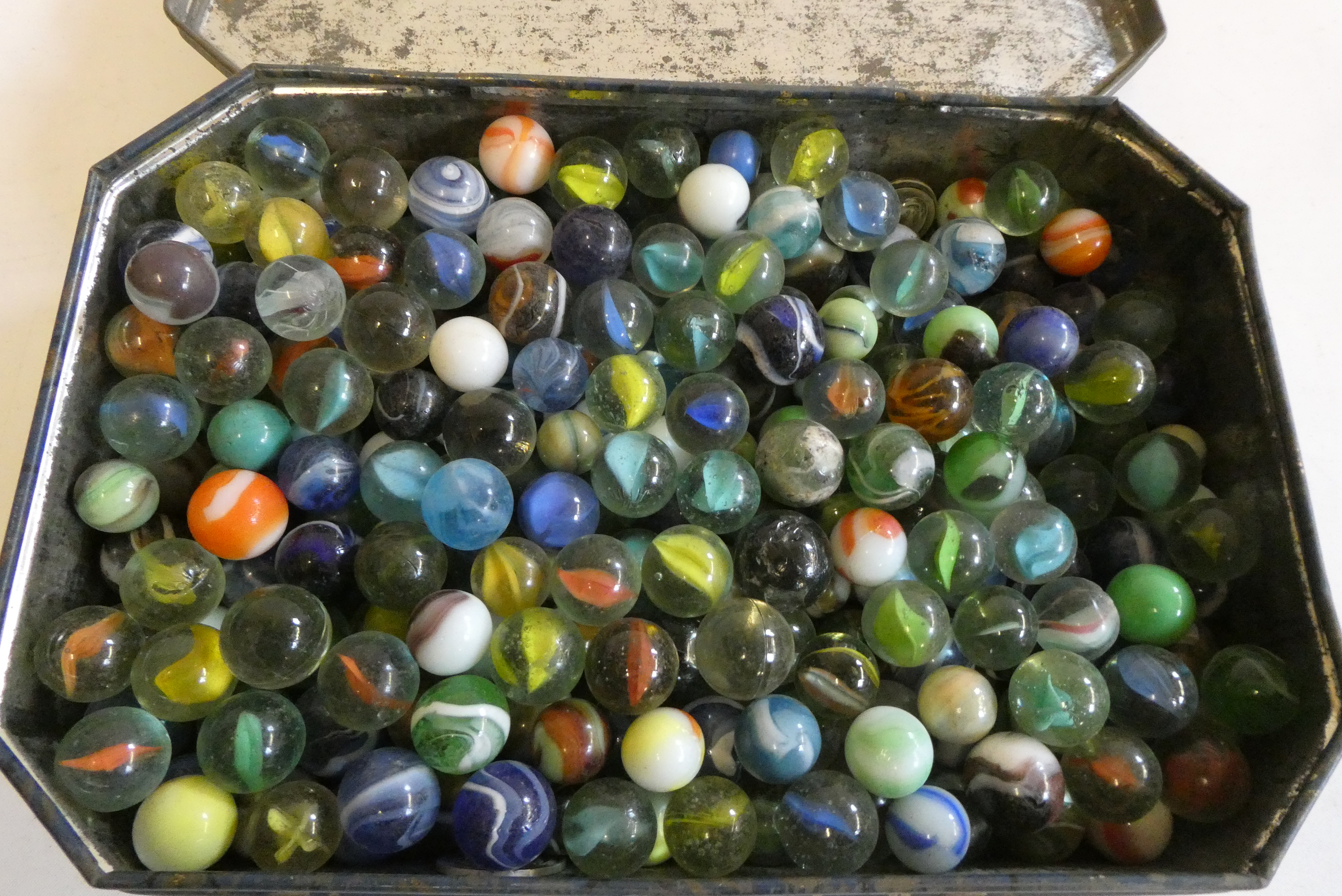 A large quantity of late issue glass marbles, most items in poor condition Image