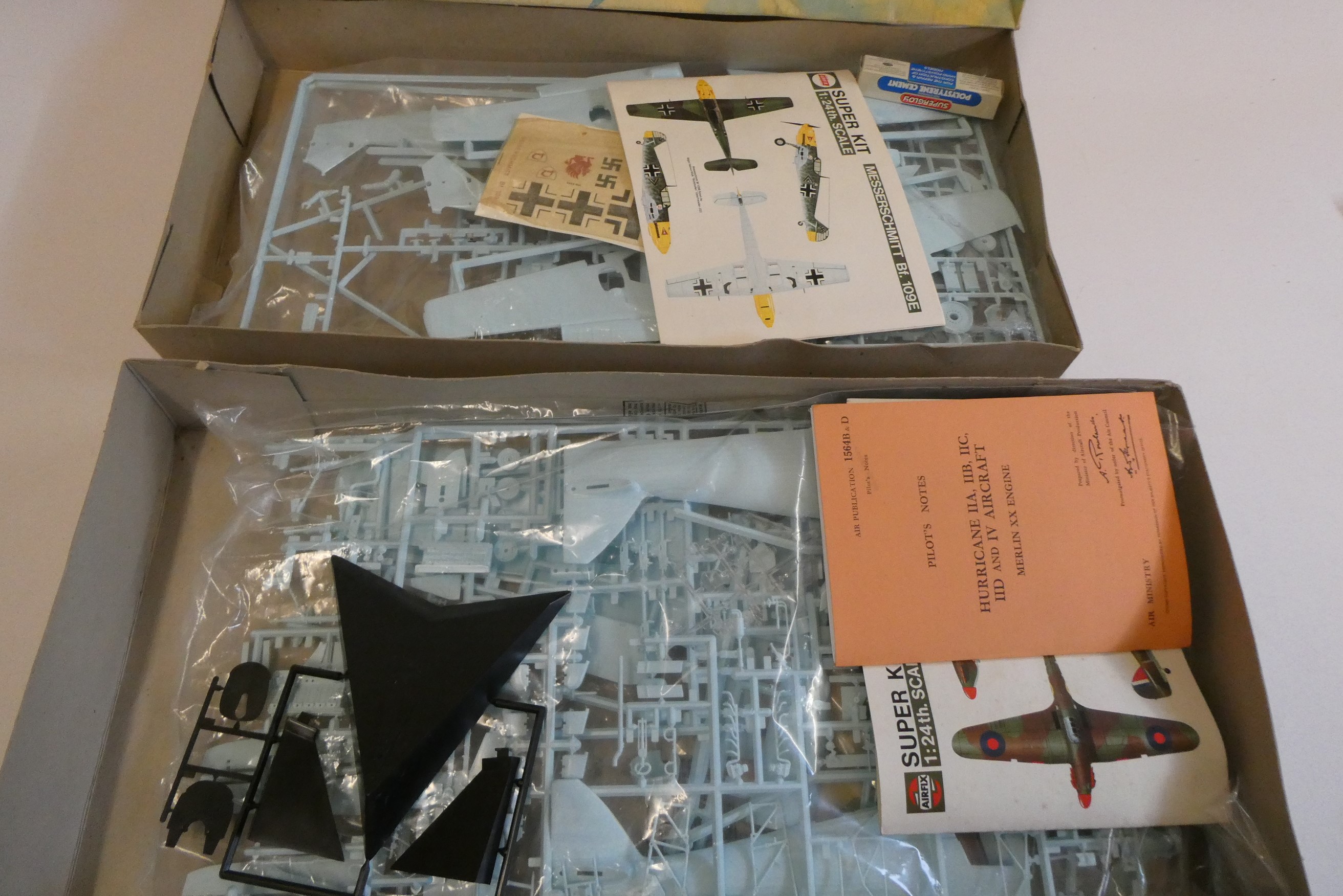 Airfix 1/24th scale Hawker Hurricane Mk1 kit with Air publication Pilots Notes for the Hurricane Image