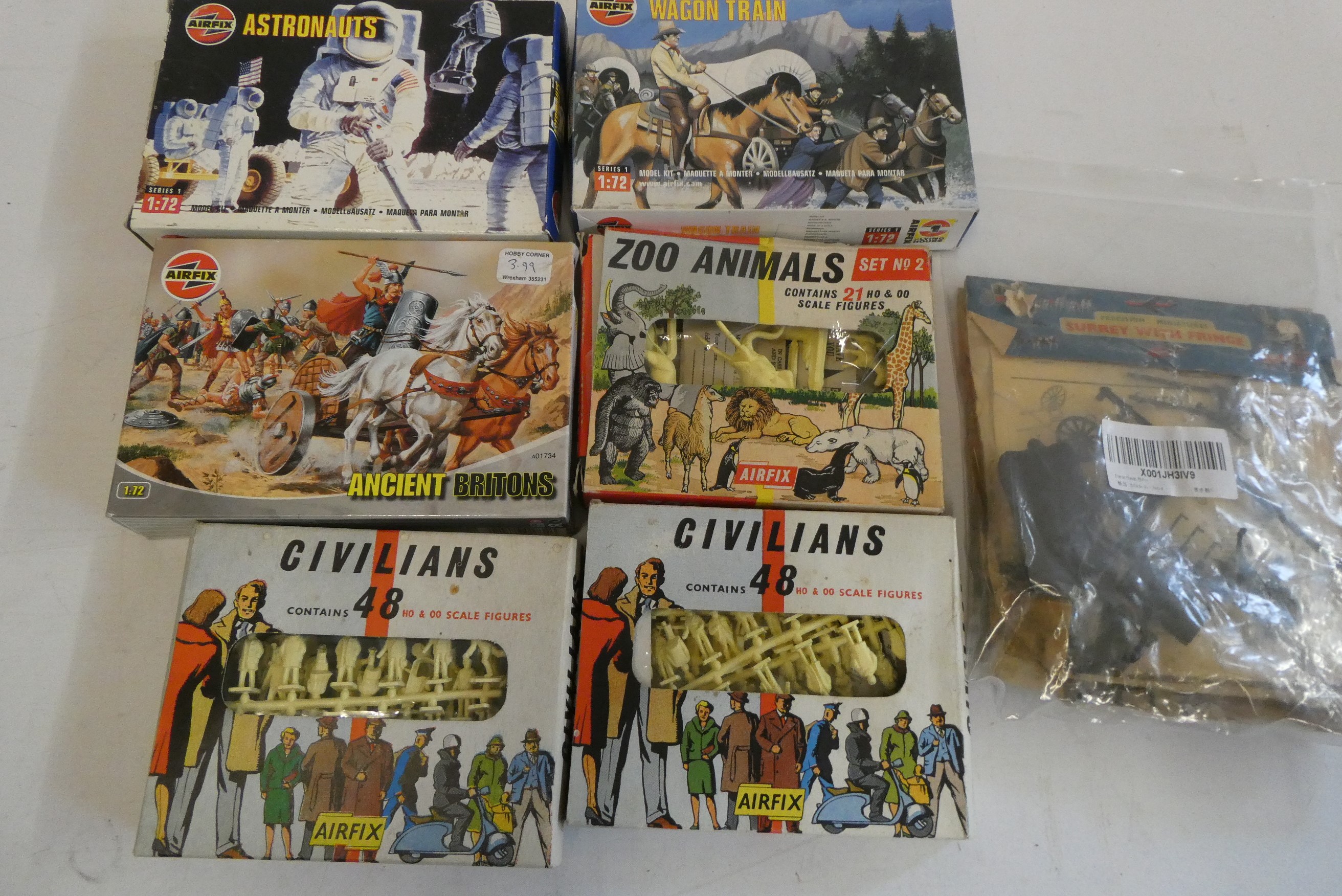 Thirty vintage bagged Airfix OO/HO scale line-side railway kits including buildings Image