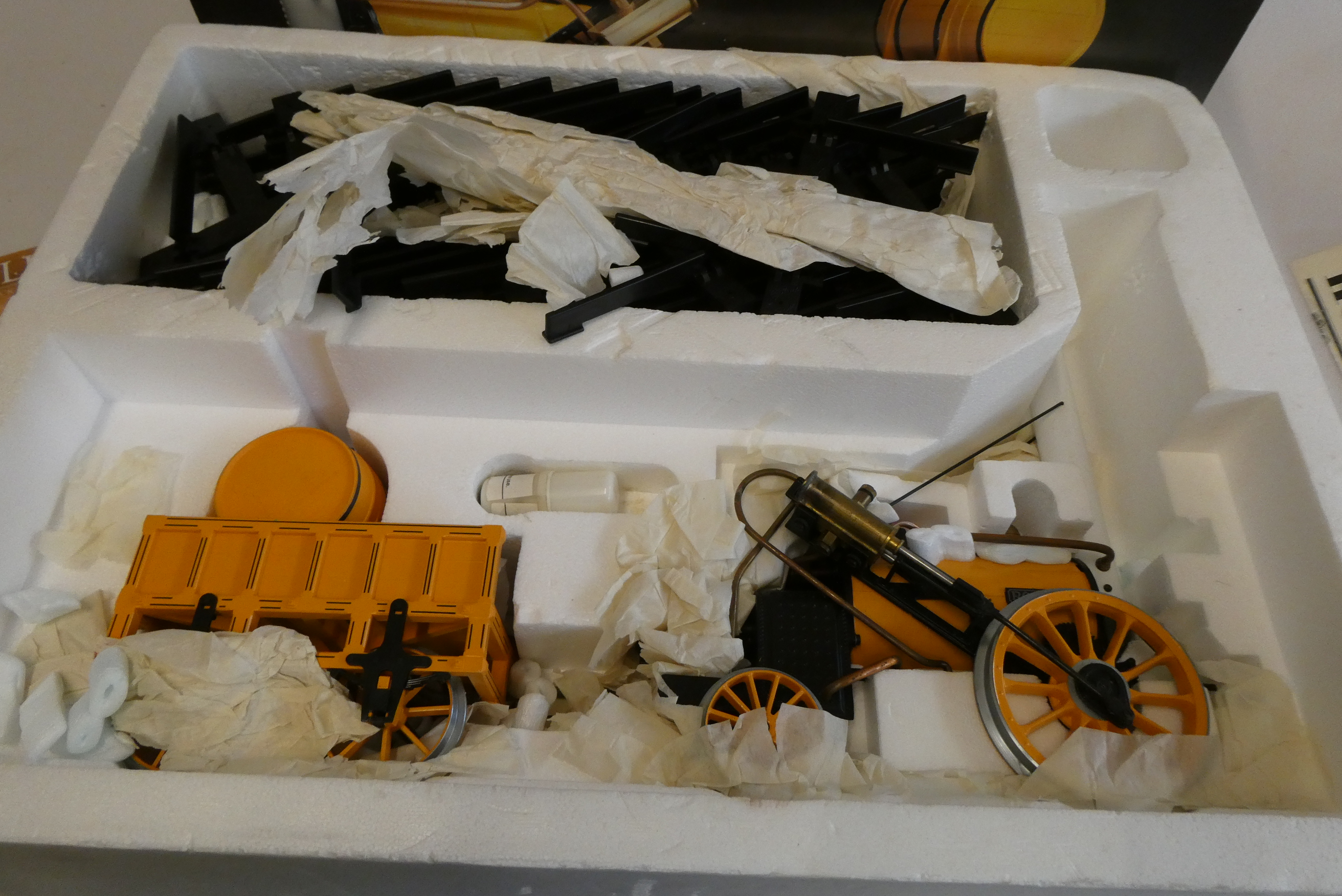 Hornby live steam Rocket locomotive, boxed, good to excellent Image