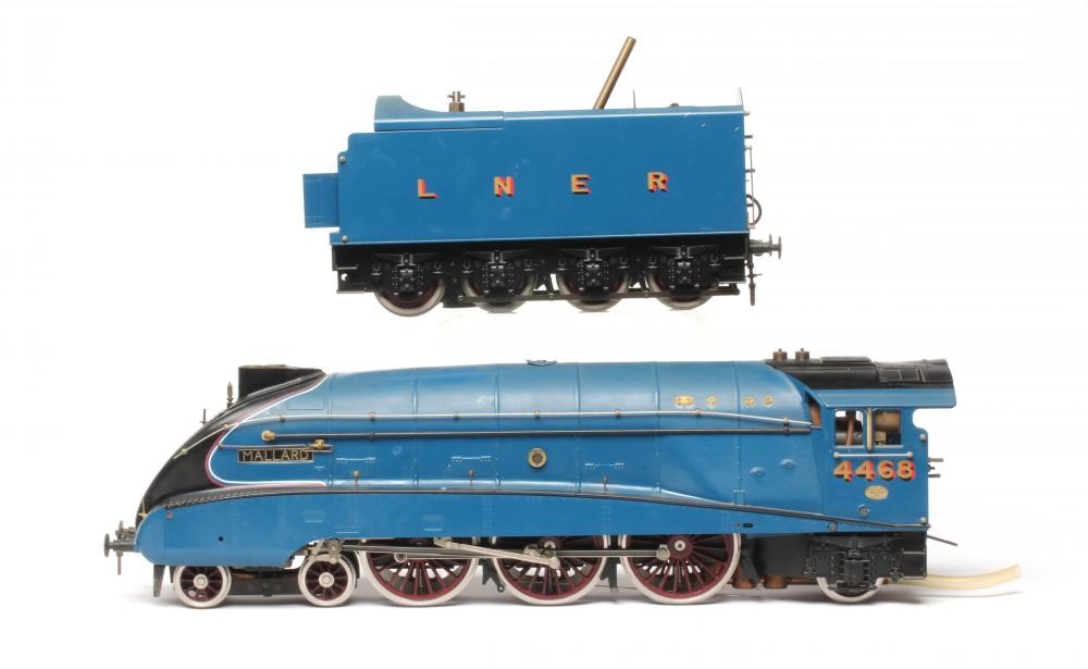 Fulgurex/Aster Gauge 1 LNER A4 locomotive Mallard finished in LNER blue with valanced covered valve Image
