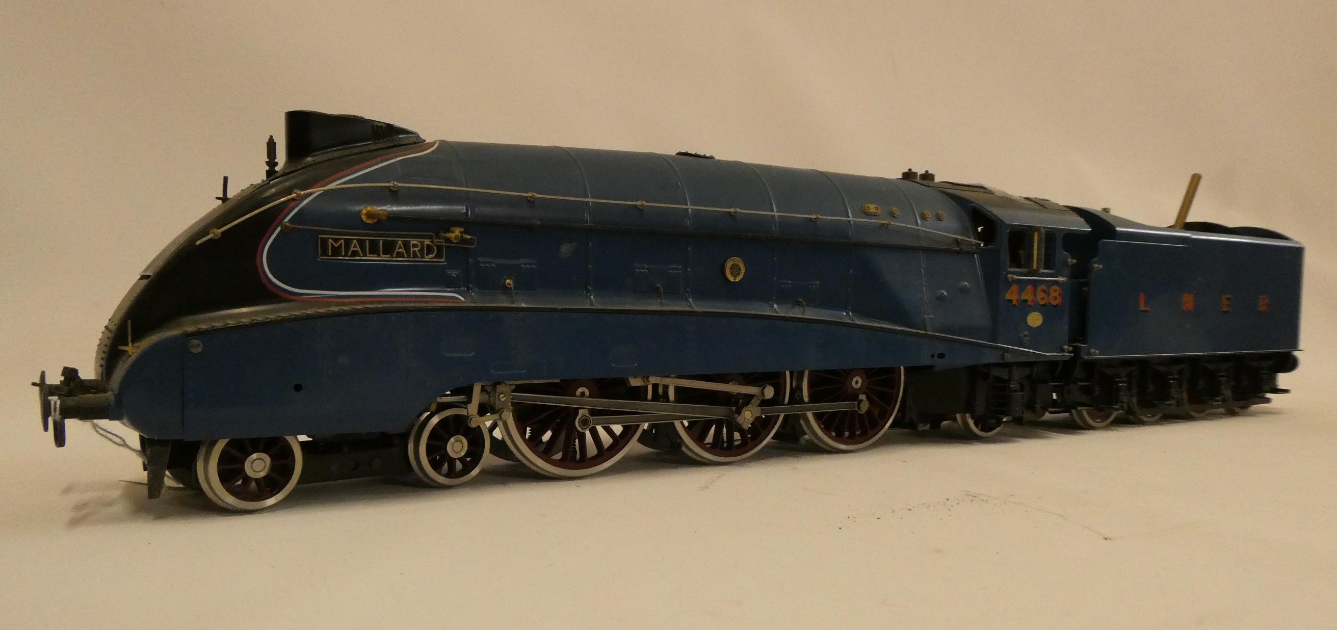 Fulgurex/Aster Gauge 1 LNER A4 locomotive Mallard finished in LNER blue with valanced covered valve Image