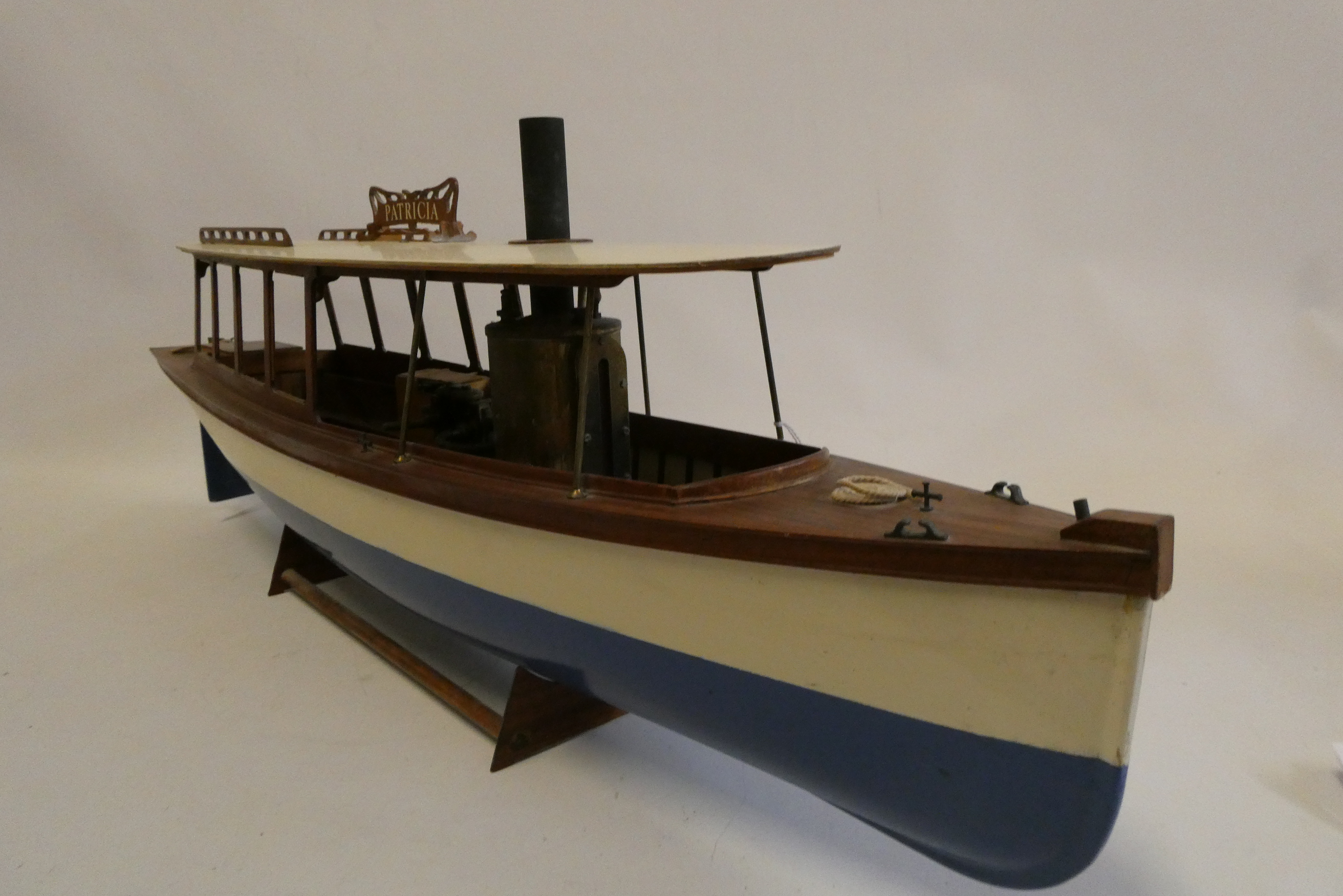 Steam powered pleasure boat with Wilesco twin cylinder steam engine with plastic hull Image