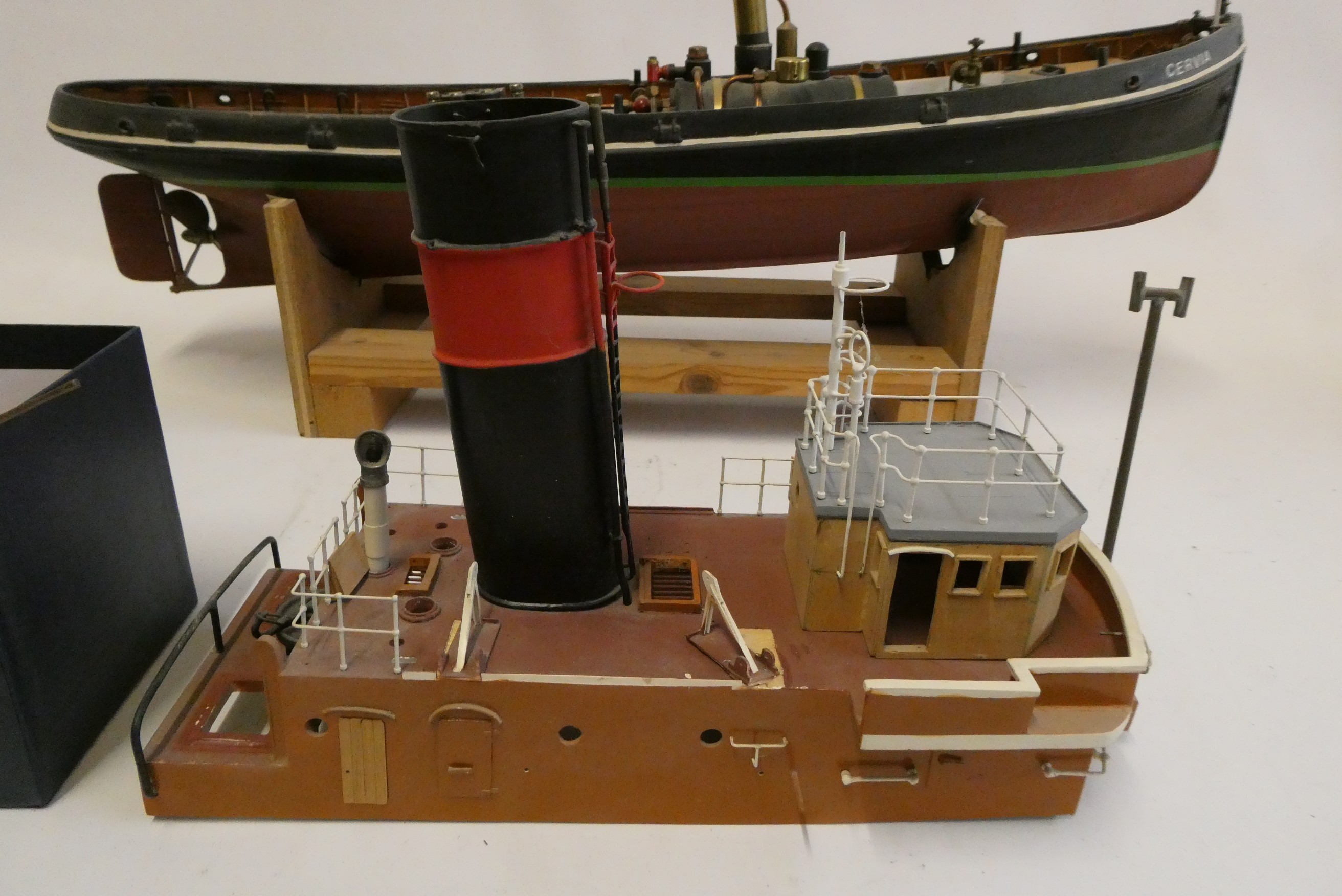Live steam London Tug fitted with twin cylinder Martin Howse reversing engine Image
