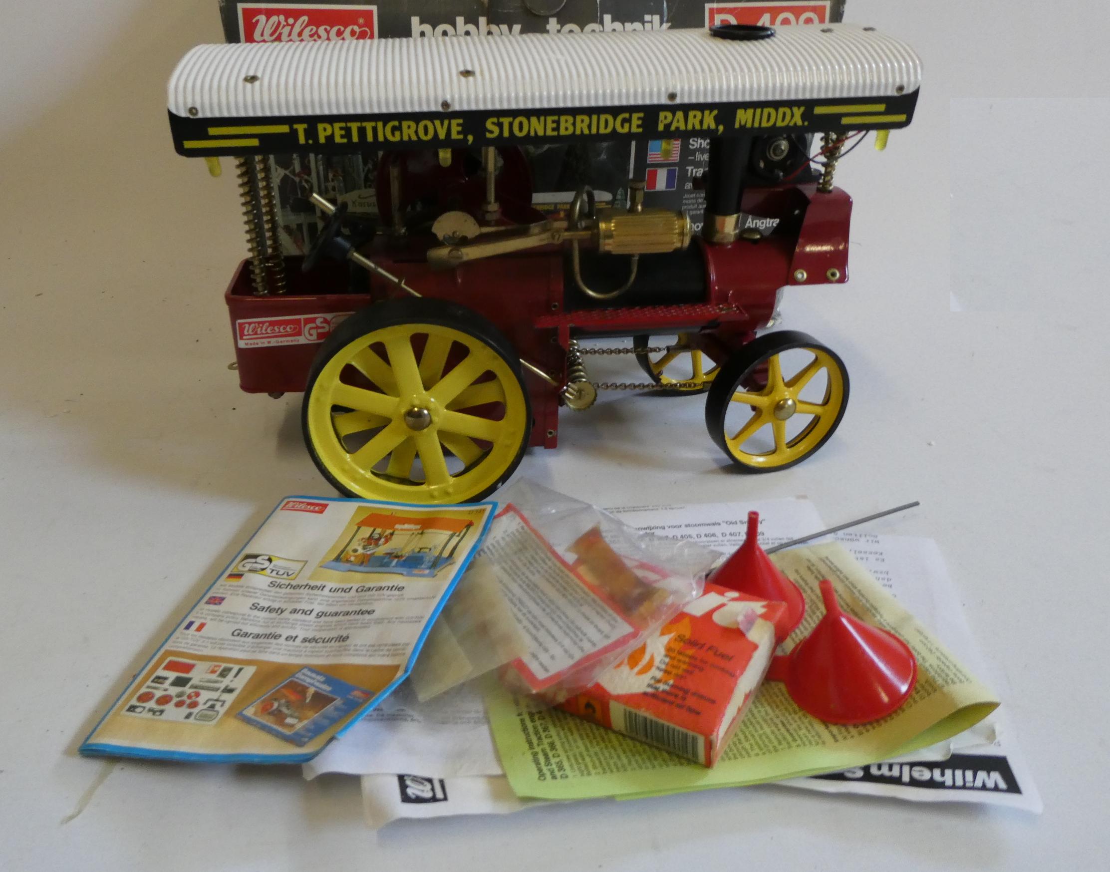 Wilesco Showman engine finished in red, boxed, good to excellent Image