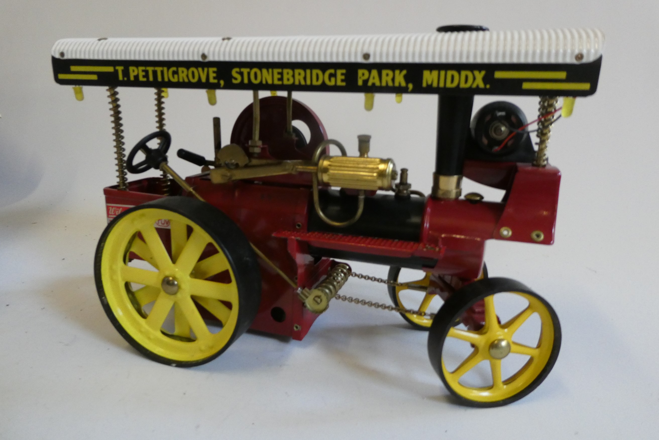 Wilesco Showman engine finished in red, boxed, good to excellent Image