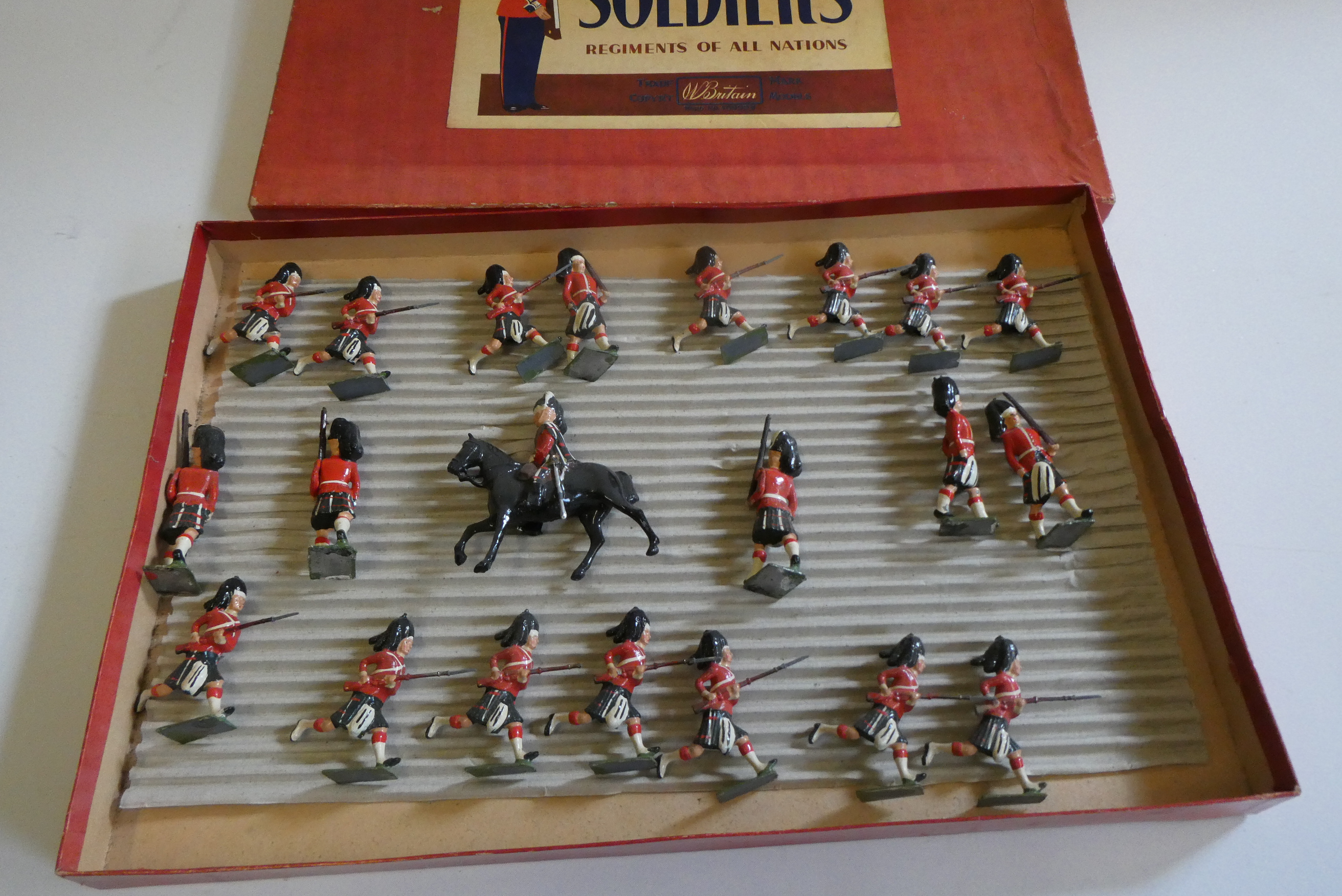 Britains the Seaforth Highlanders Set No.2062 charging with mounted officer, no pipers present in Image