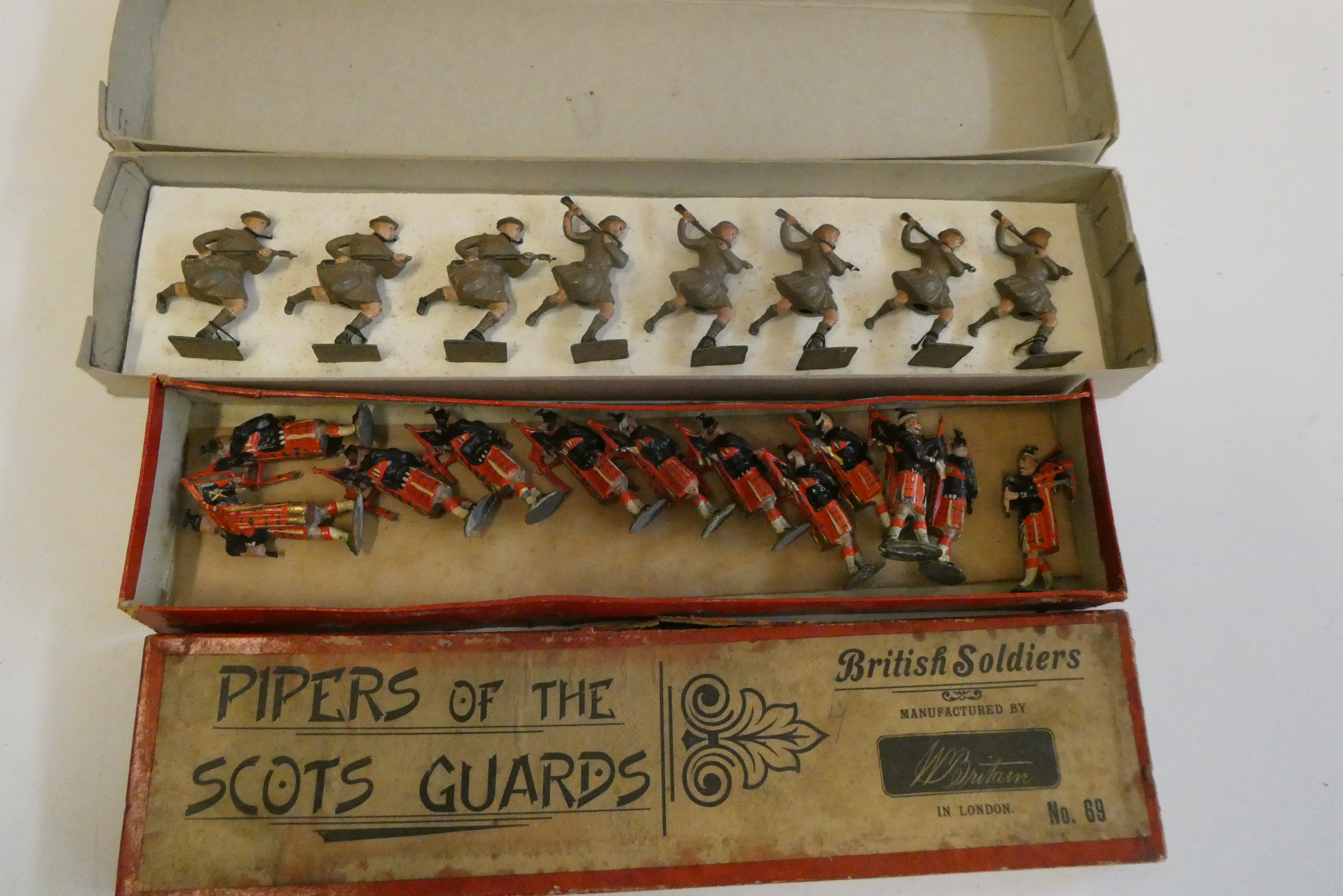Britains WW1 Charging Scottish Highland Regiment soldiers, plain card box, good to excellent and Image