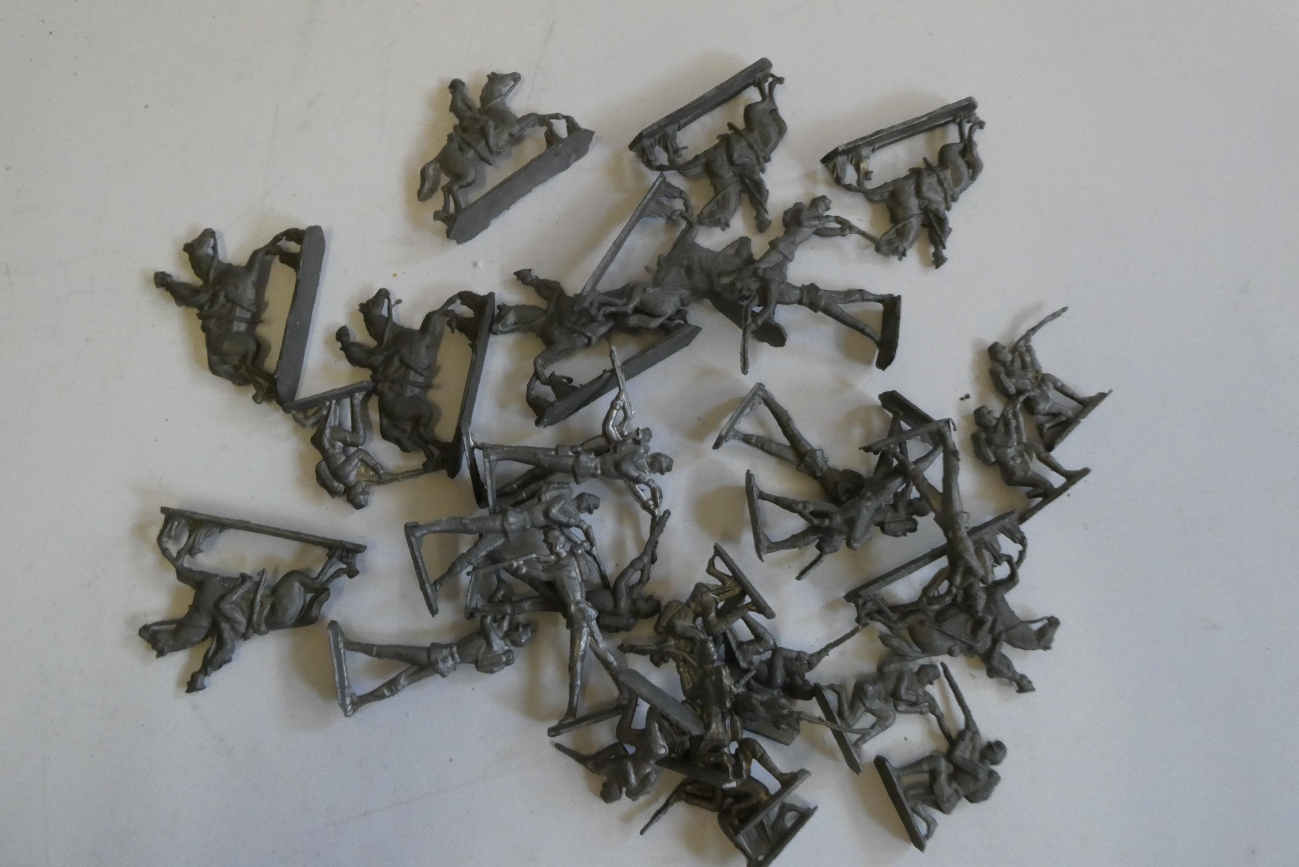 A quantity of unpainted semi flat American Civil War and World War I soldiers, good Image
