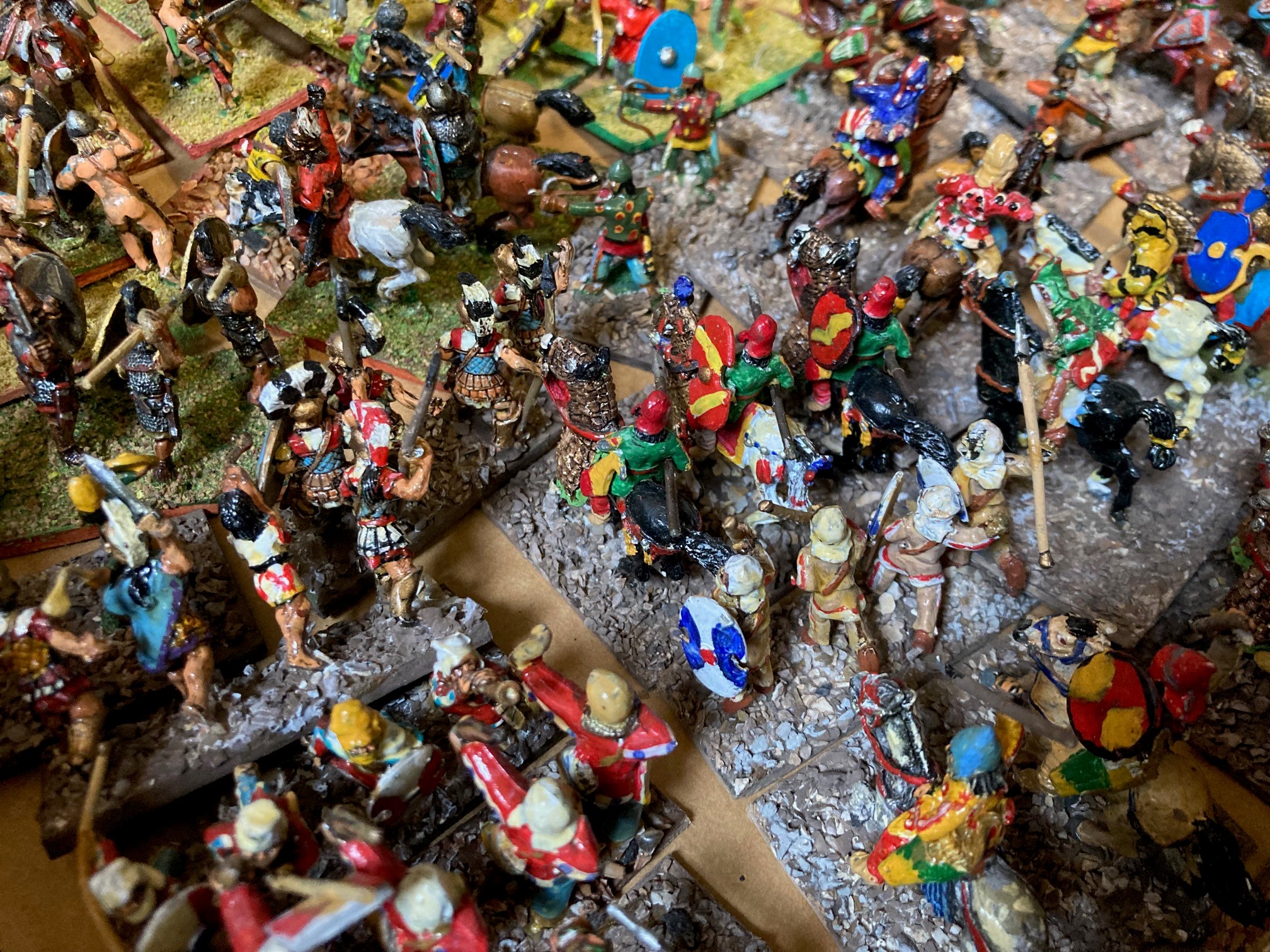 Large quantity of 25mm war gaming figures comprising Roman soldiers, early Britons or Gauls, all Image