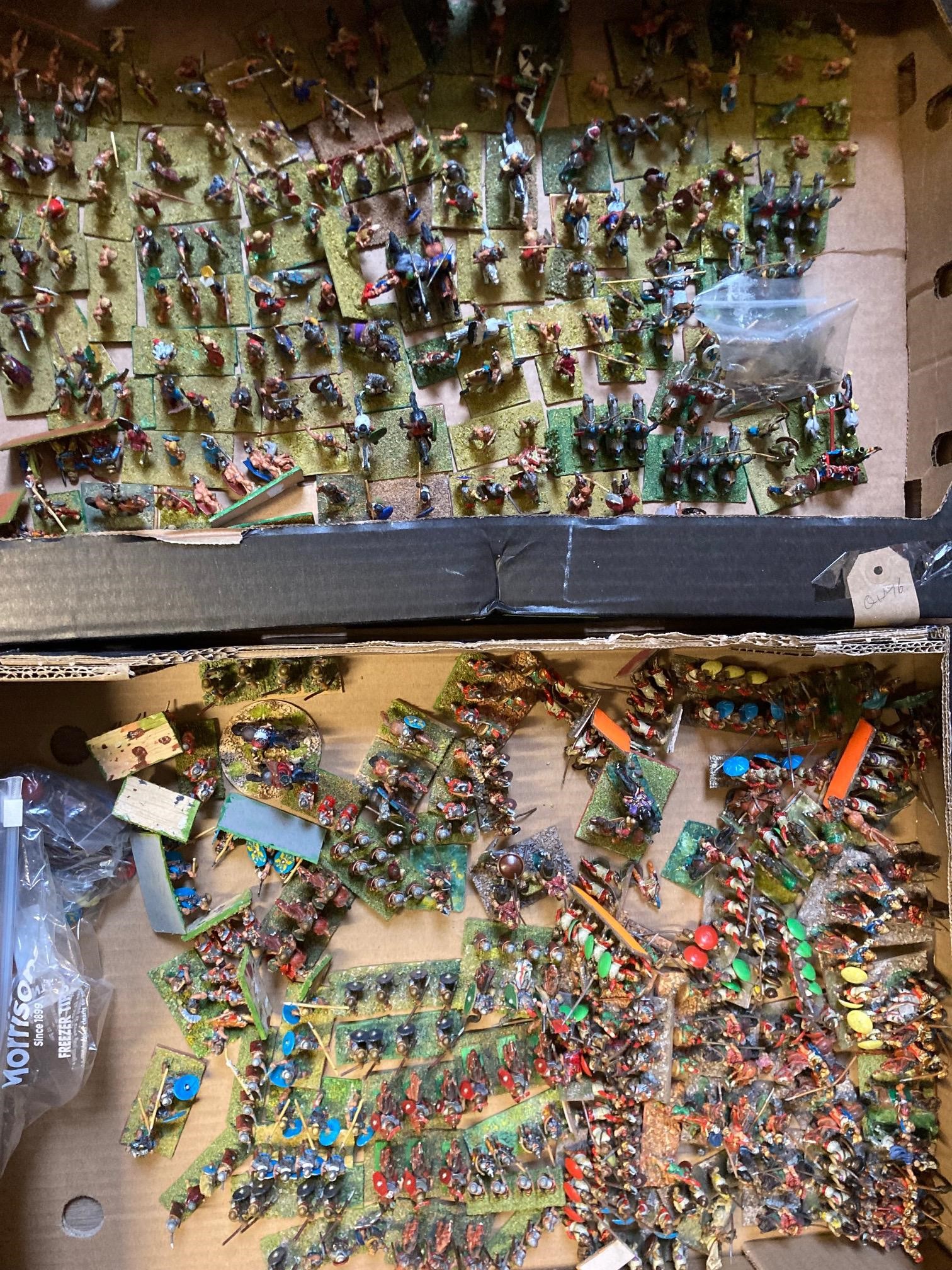 Large quantity of 25mm war gaming figures comprising Roman soldiers, early Britons or Gauls, all Image