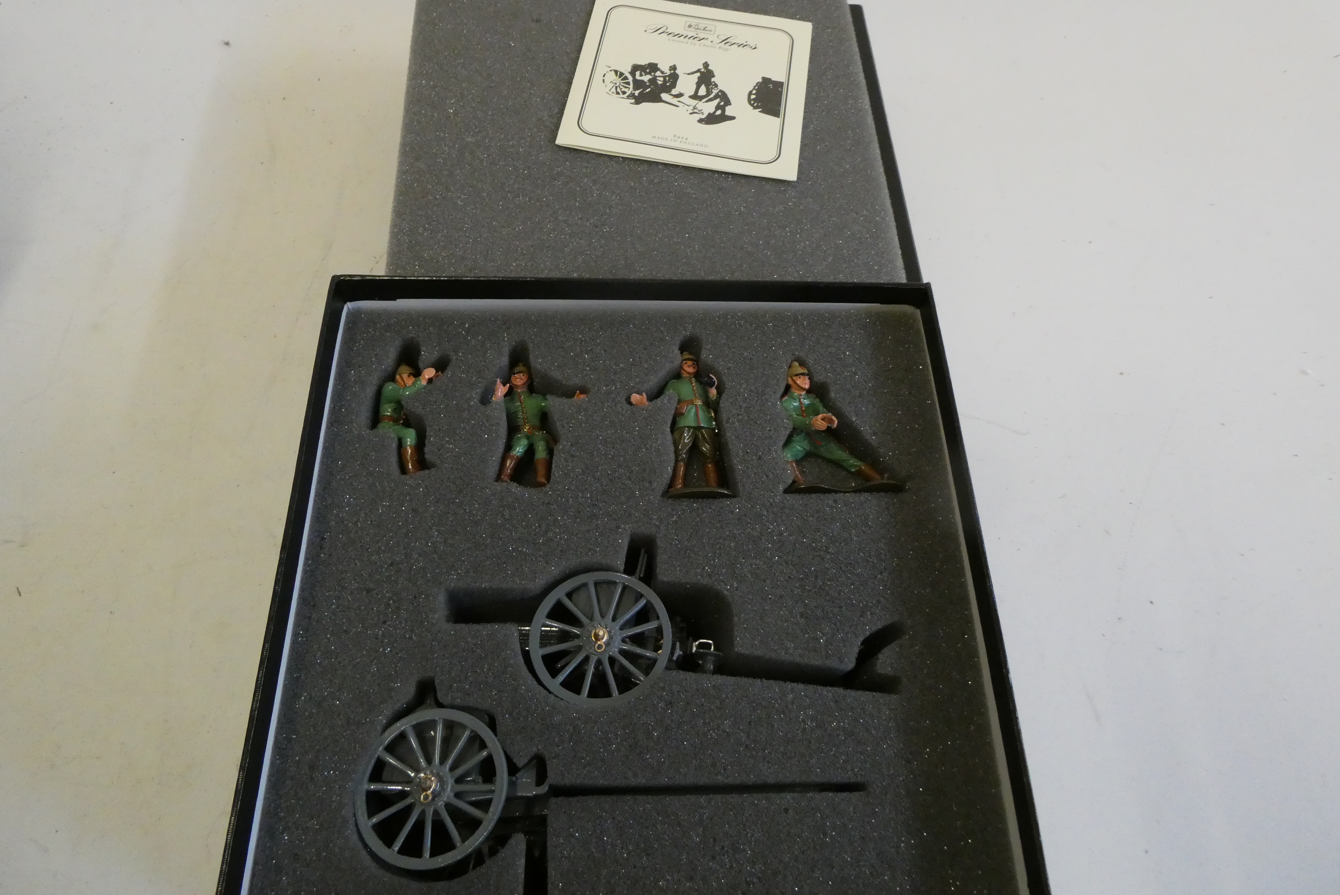 Britains Premier series WWI German gun and limber, boxed, excellent mint Image