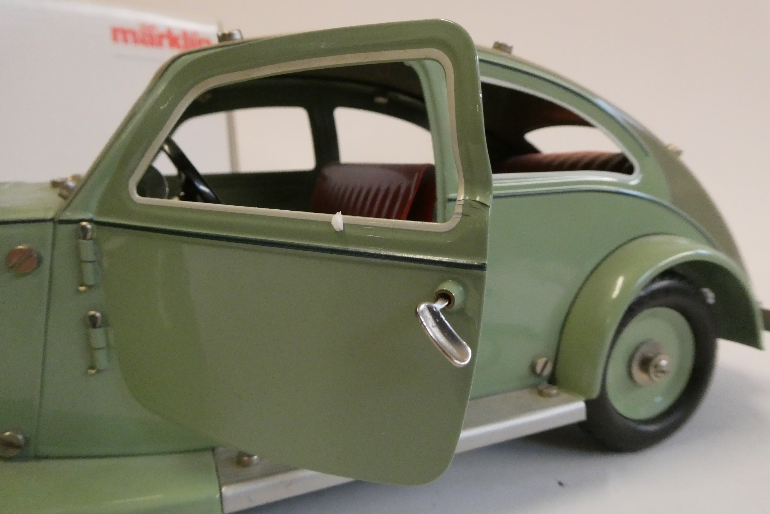 Marklin Late Issue clockwork Streamline Saloon 19031, finished in green and grey, minor dent to left Image