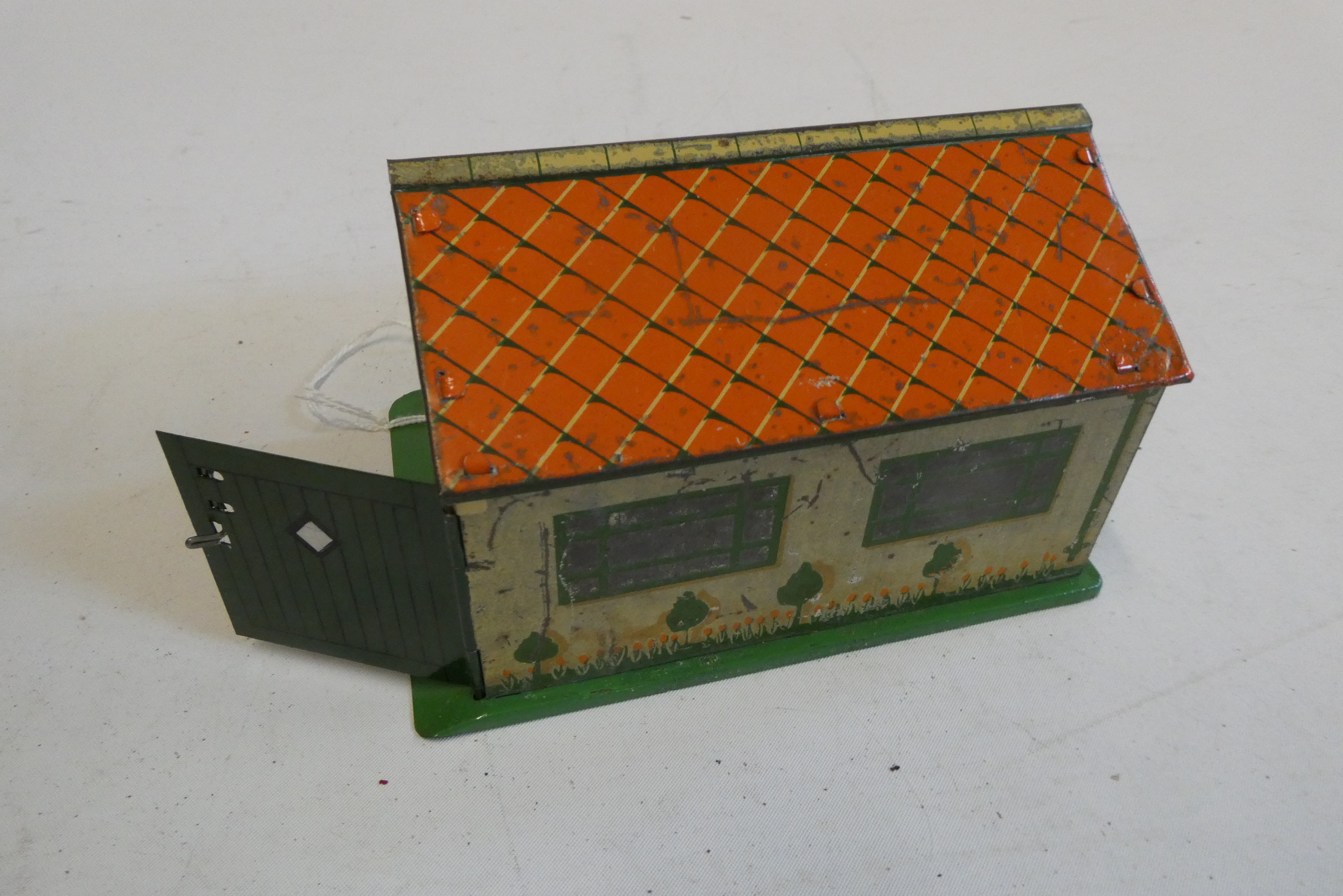 Meccano tinplate garage, tinplate printing faded, some scratches to garage roof, minor painting Image