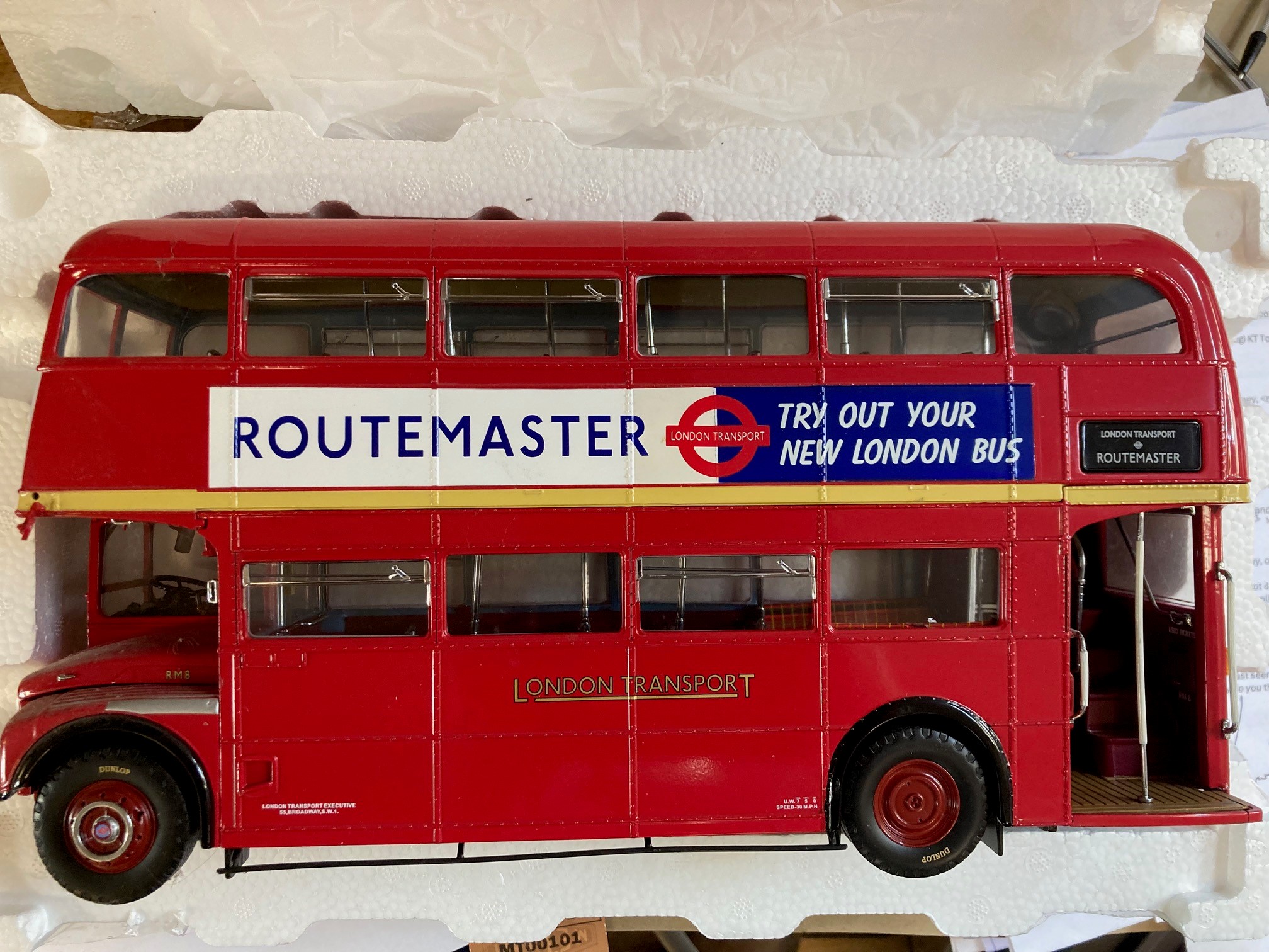 Sunstar Routemaster London bus In 1/24th scale, boxed, excellent Image