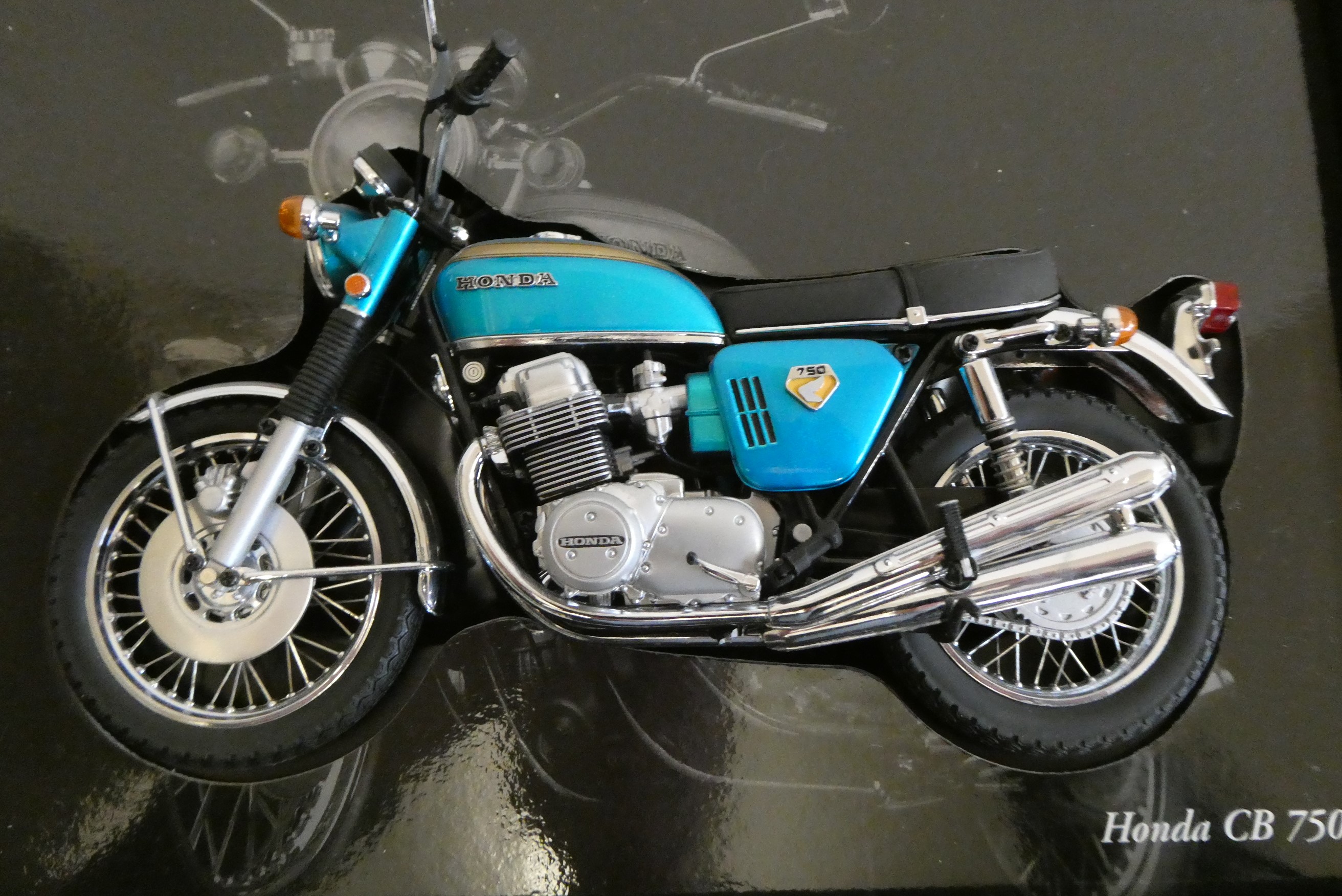 Mini Champs 1:12 scale Motorcycles comprising Munch Mammut 4 TTS, Honda CBX 1000 and Honda CB750, Image