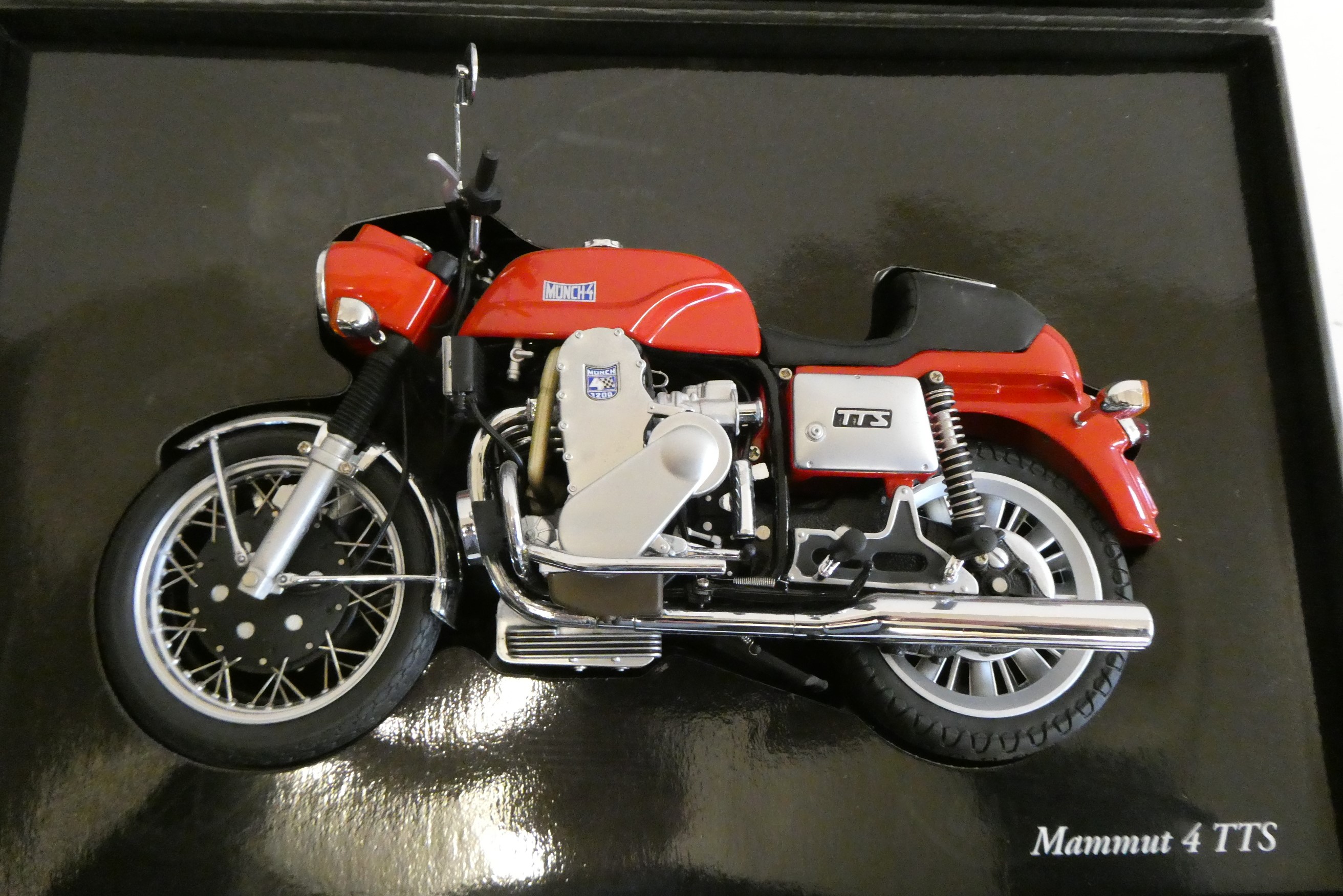 Mini Champs 1:12 scale Motorcycles comprising Munch Mammut 4 TTS, Honda CBX 1000 and Honda CB750, Image