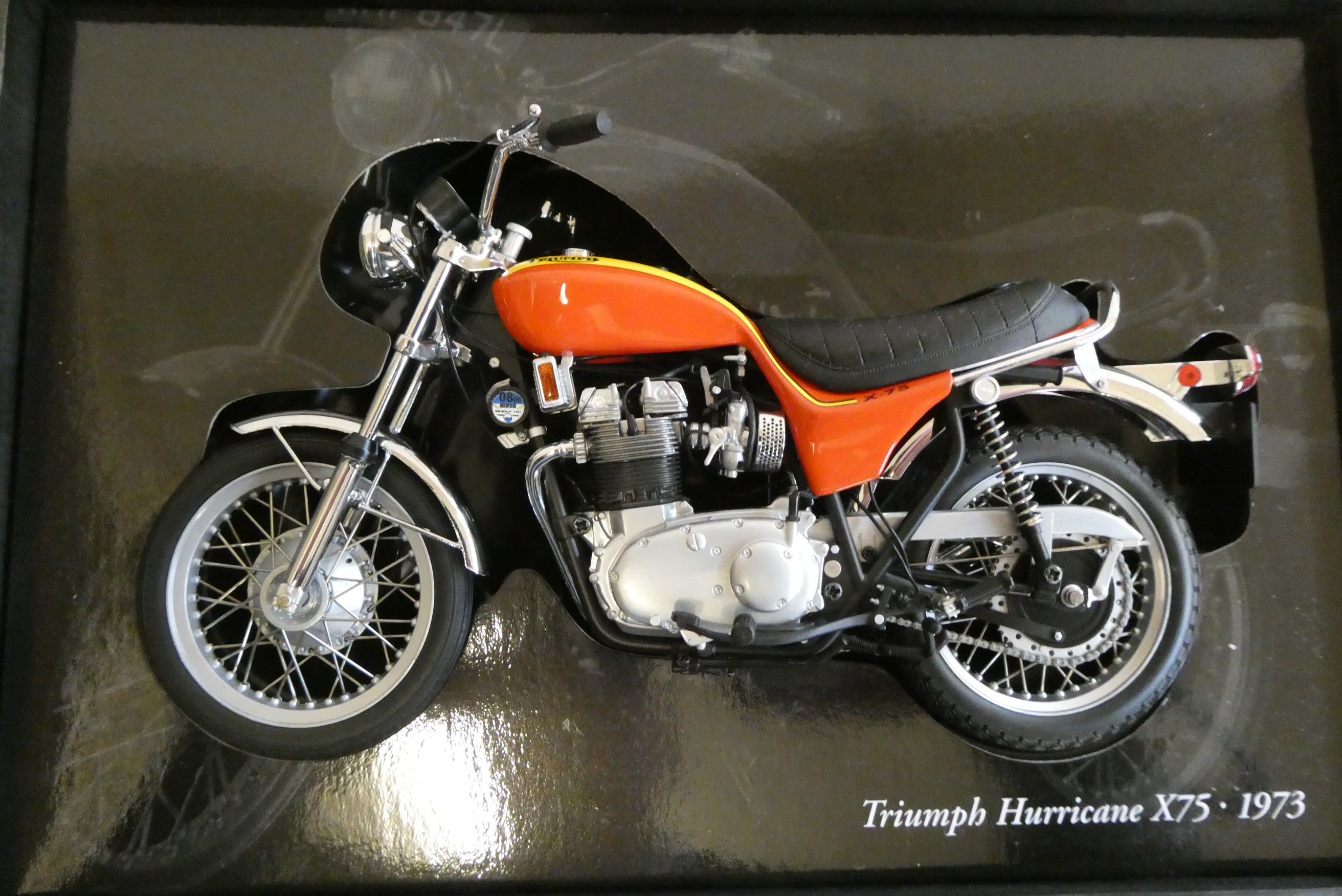 Minichamps 1:12 scale motorcycles comprising Triumph Hurricane X 75 and Norton Commando 750 Image