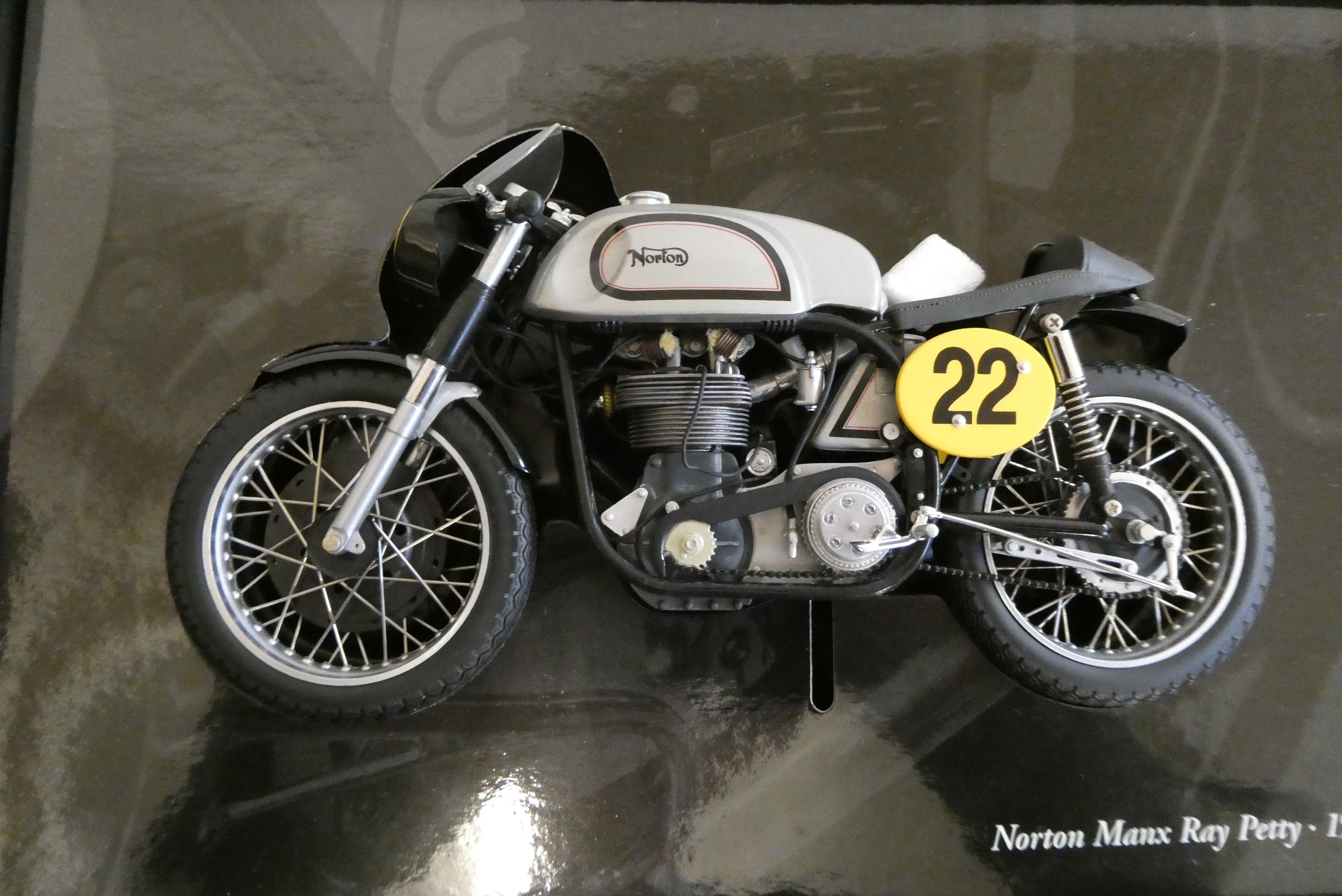 Minichamps 1:12 scale motorcycles comprising Norton Commando 750 Fastback and Norton Manx Ray Petty Image