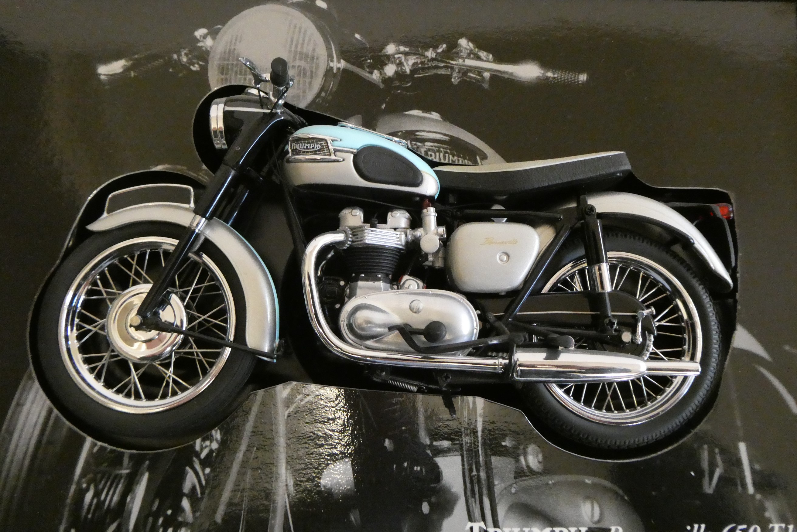 Minichamps 1:12 scale Motorcycles comprising BSA Gold Star and Triumph Bonneville 650 T120, both Image