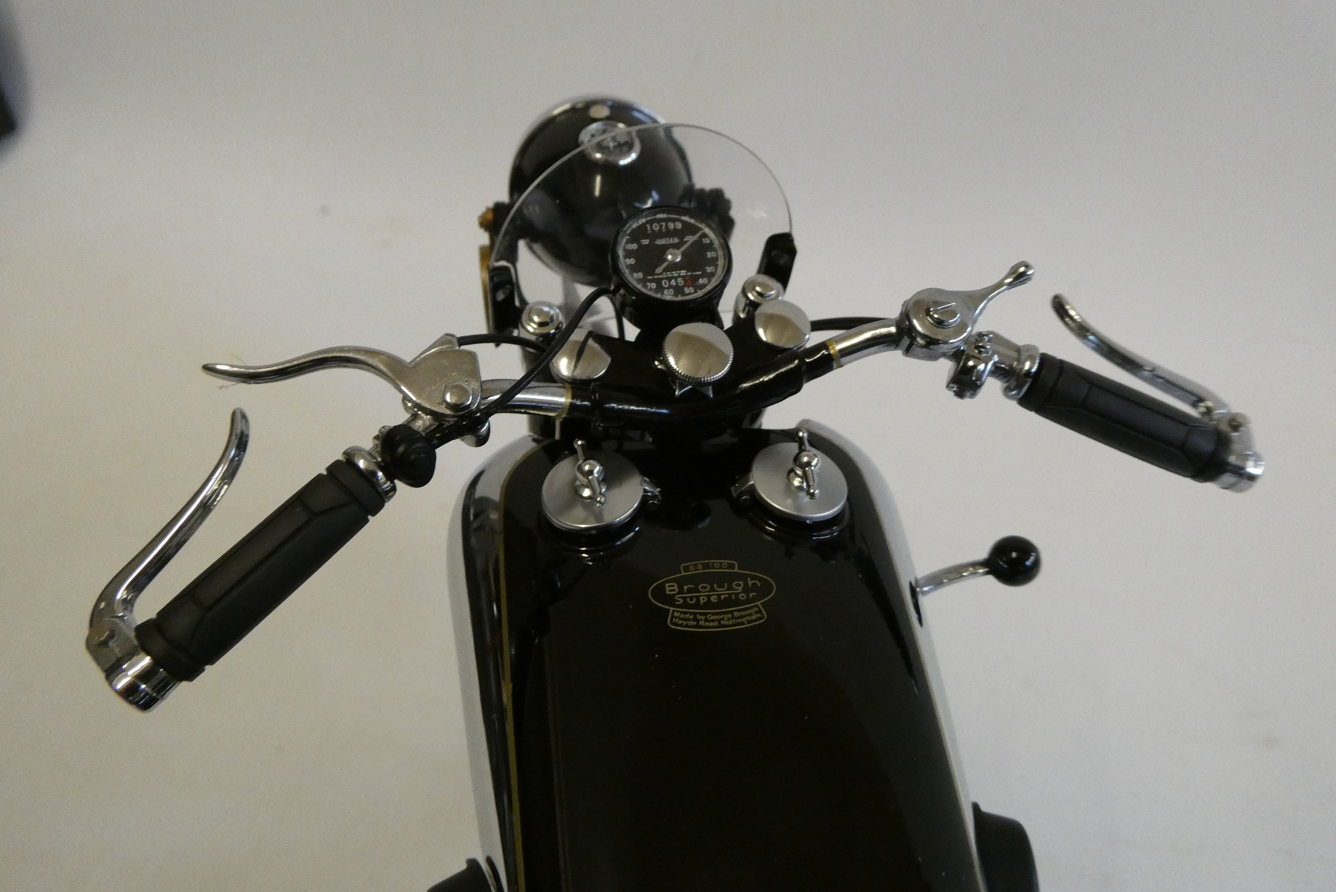 Minichamps 1:6 Scale Motorcycle Brough Superior SS100 T.E. Lawrence 1932, boxed, excellent Image