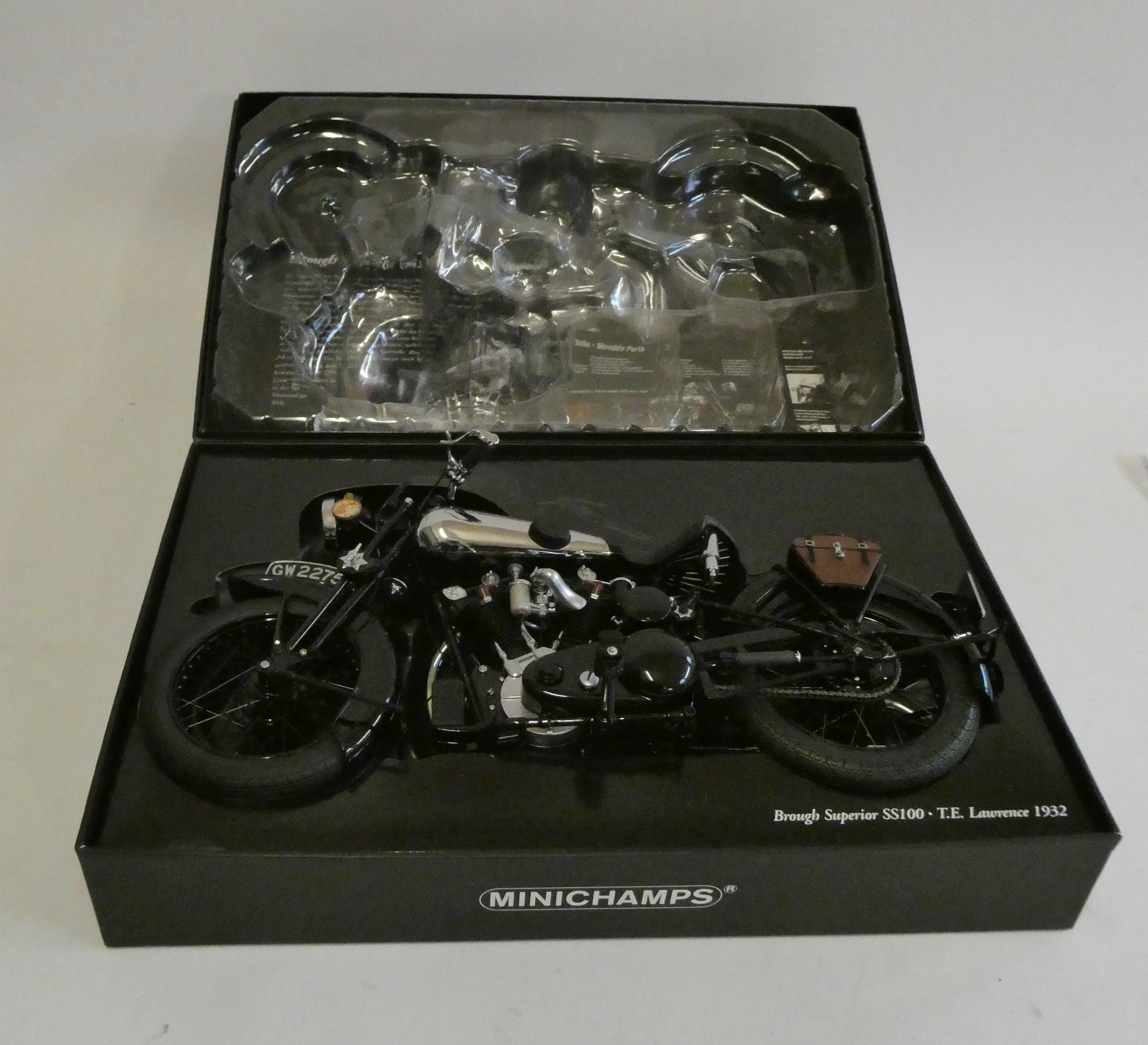Minichamps 1:6 Scale Motorcycle Brough Superior SS100 T.E. Lawrence 1932, boxed, excellent Image