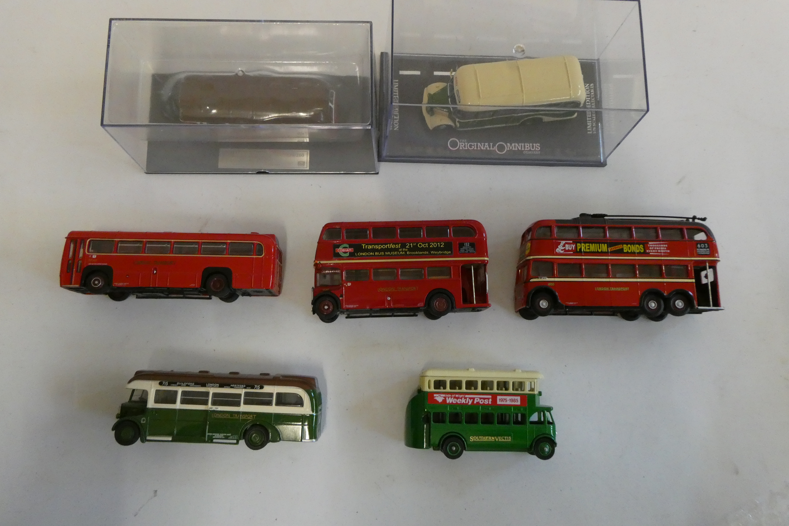 Seven mixed small scale bus models by various makers, some items boxed, all in excellent condition Image