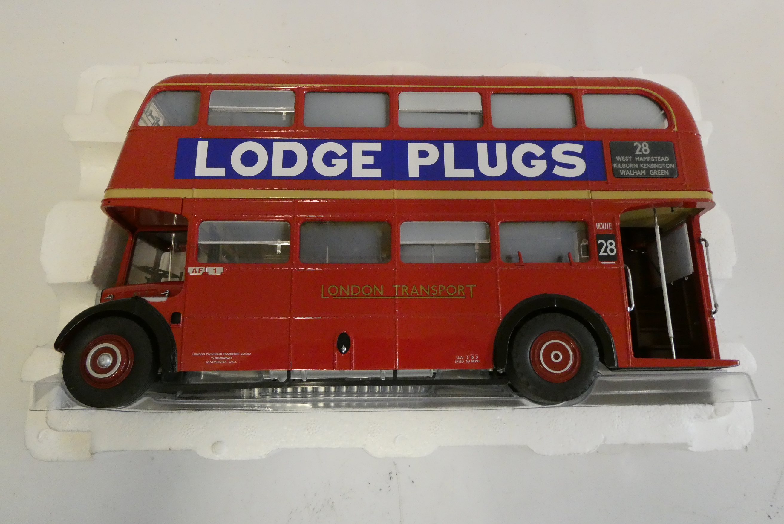 Sunstar models 1:24th scale RT series London transport bus, boxed, excellent to mint Image