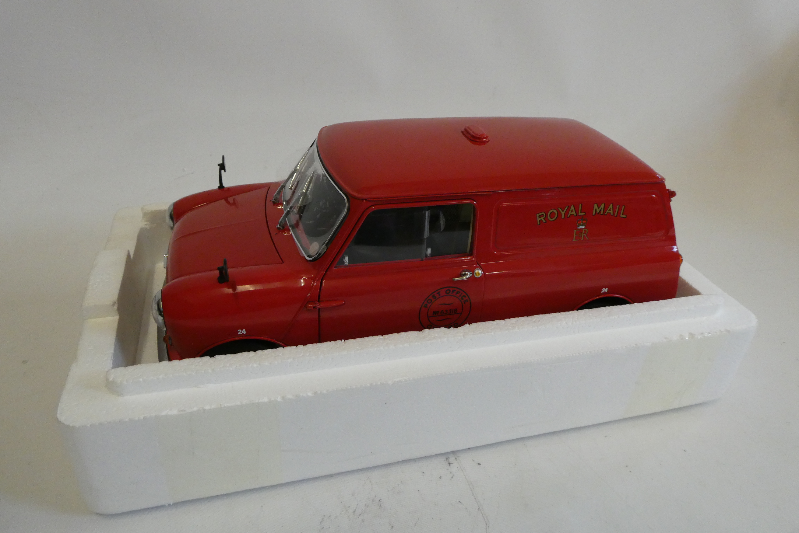 Sunstar models 1:12th scale Royal Mail Mini Post Office van, boxed, good too excellent Image