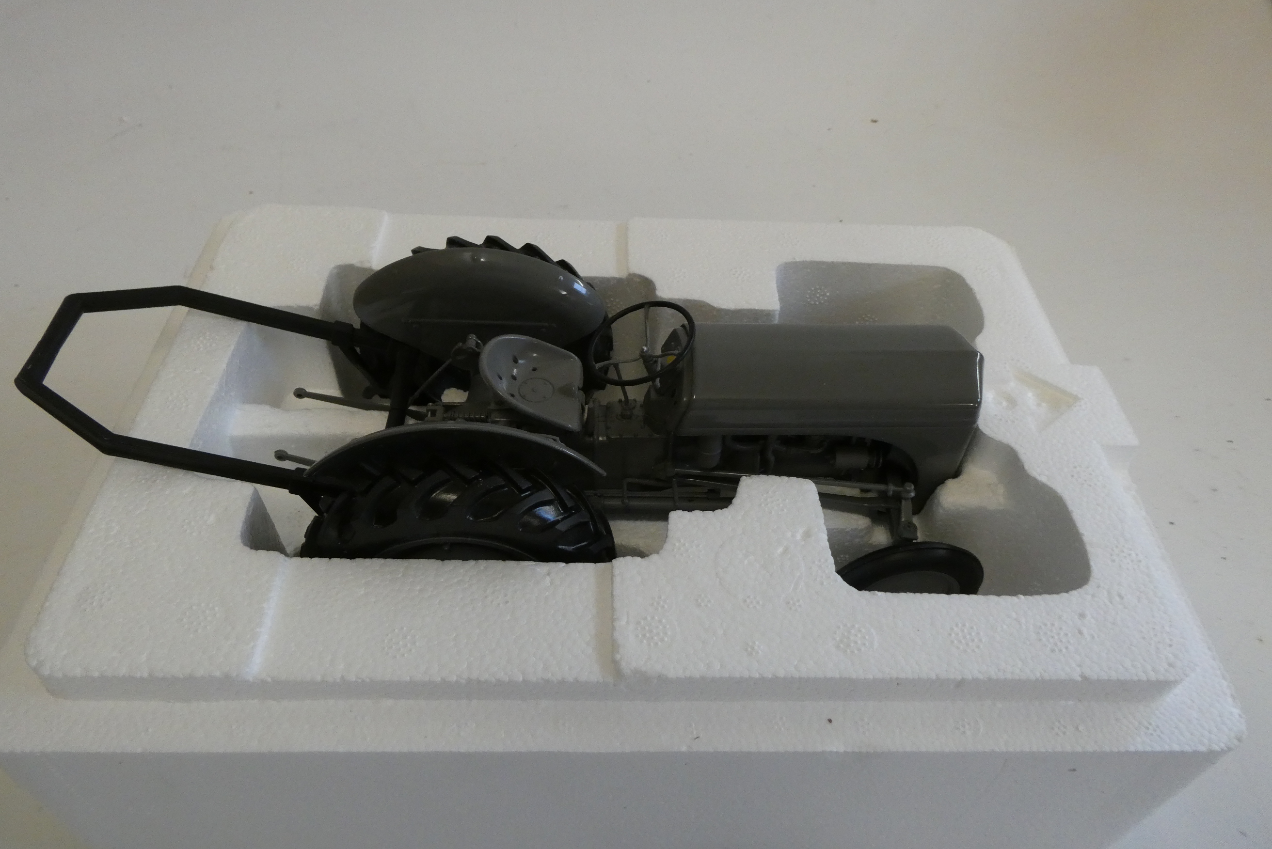 Universal Hobbies 1:16th scale Massey Ferguson TE20 tractor, boxed, excellent Image