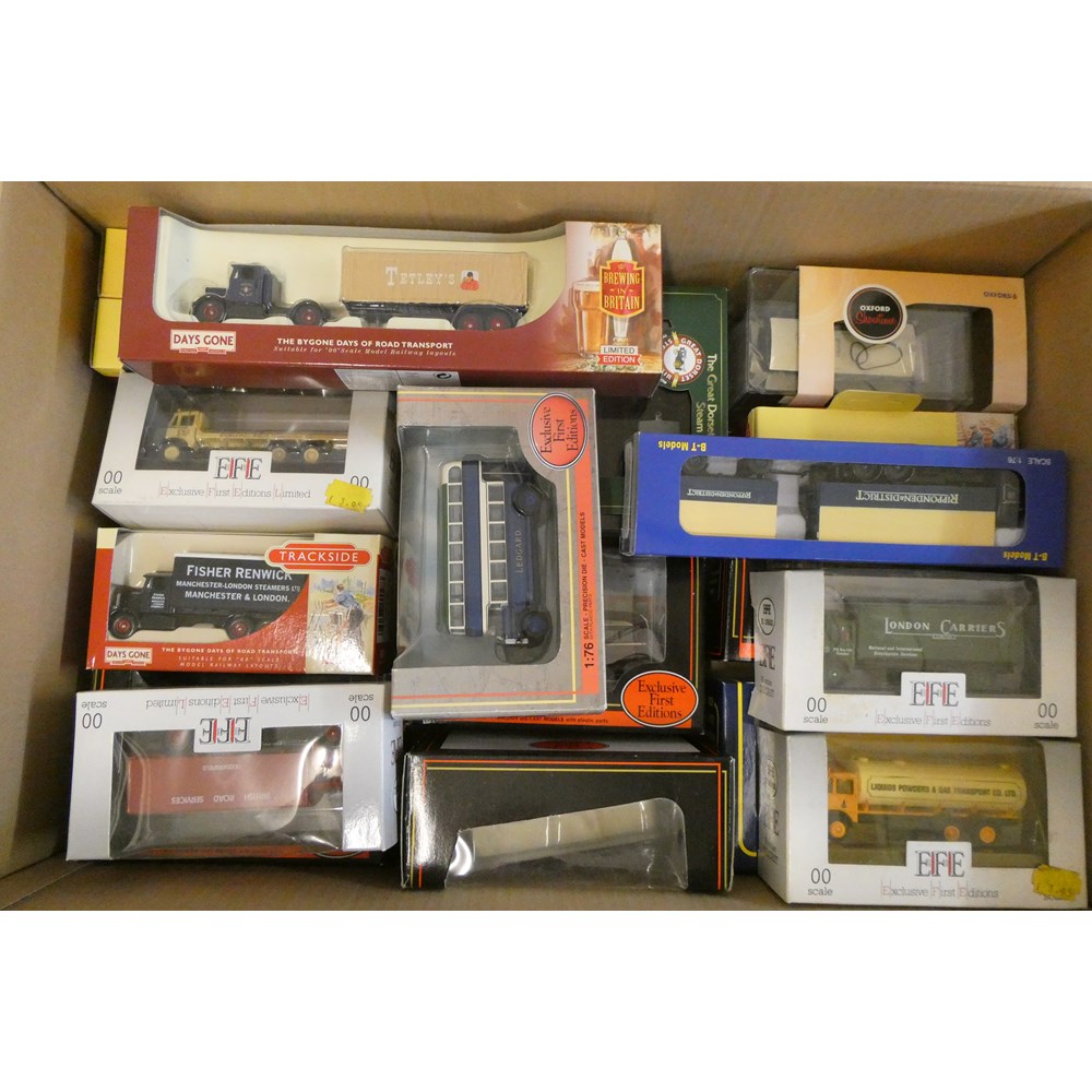 Twenty OO scale diecast models from EFE, Oxford and others including buses and lorries, all items Image