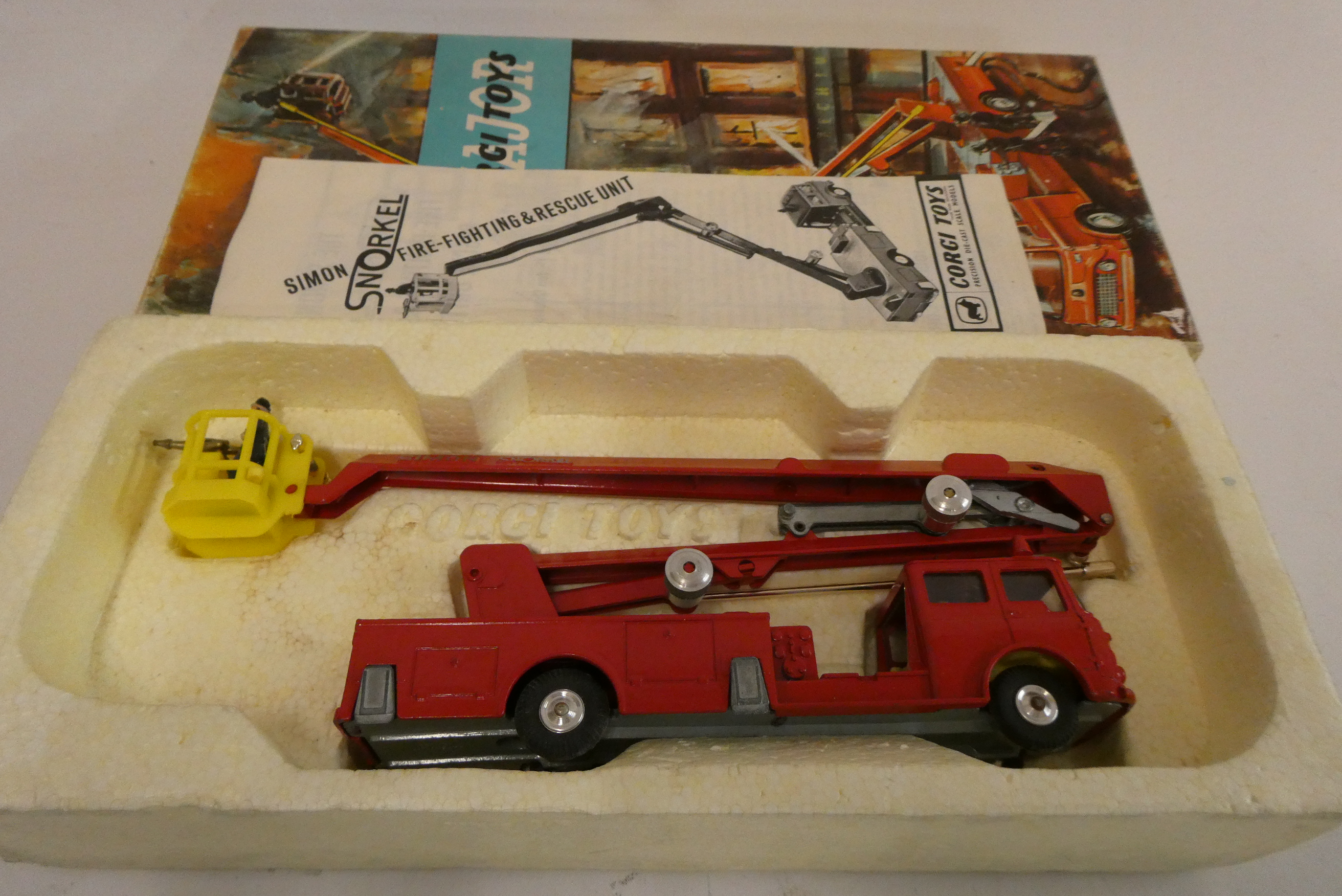 Corgi Simon Snorkel Fire engine, boxed with instructions, excellent Image