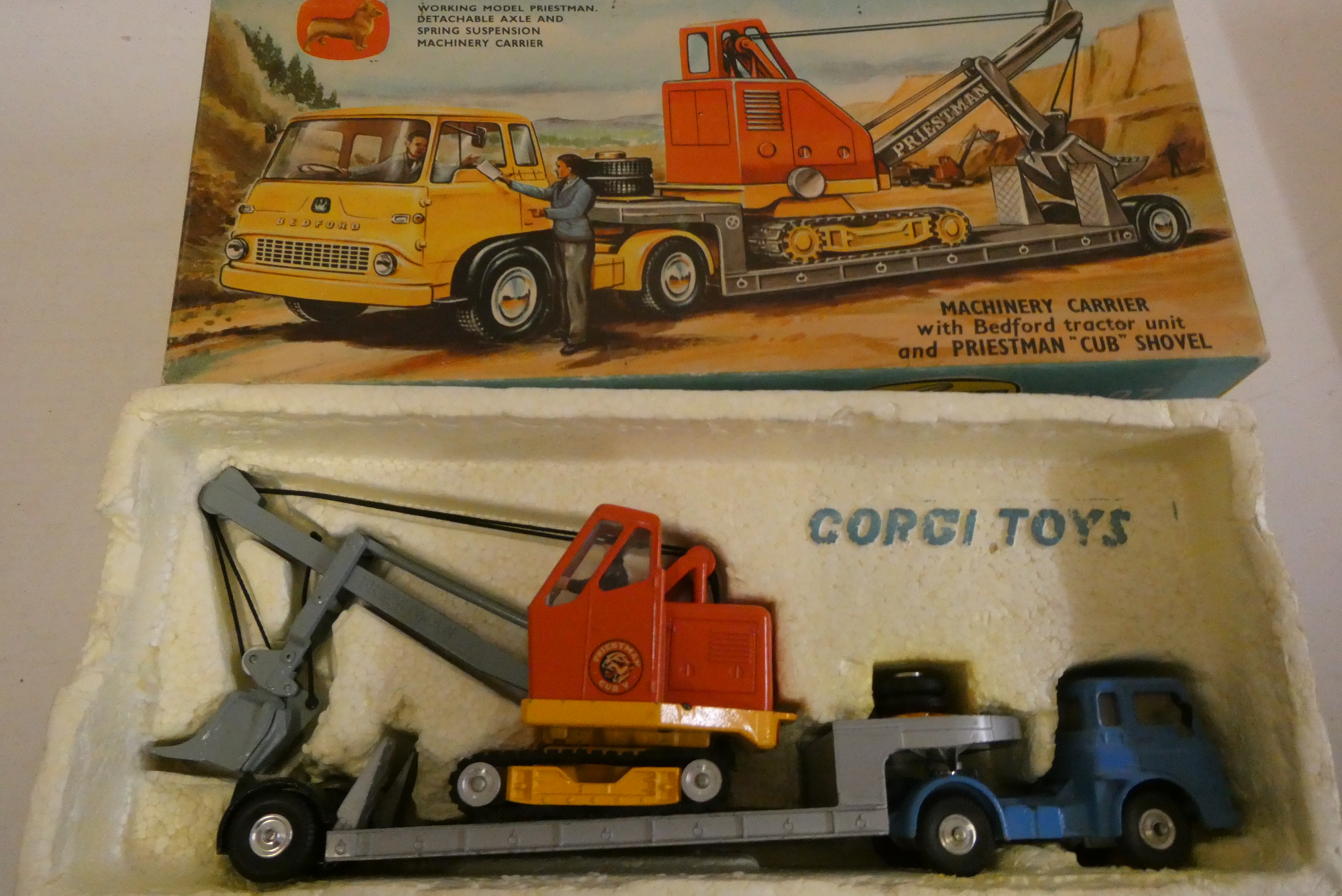 Corgi Gift Set No 27 with machinery carrier and Priestman shovel, box good, model excellent Image