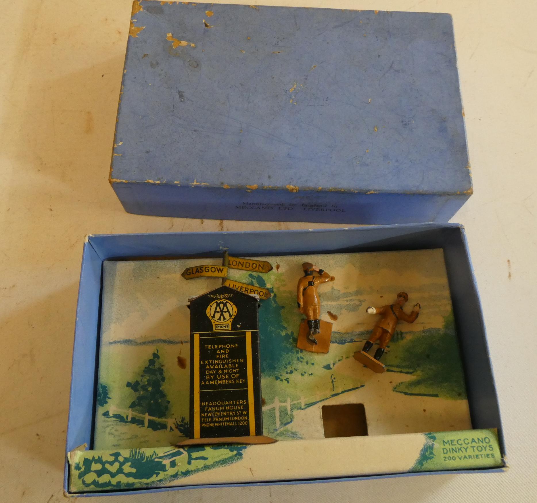 Dinky No 44 AA Hut and Patrol men containing AA Hut 2 AA guides, AA Motorcycle missing from box, box Image